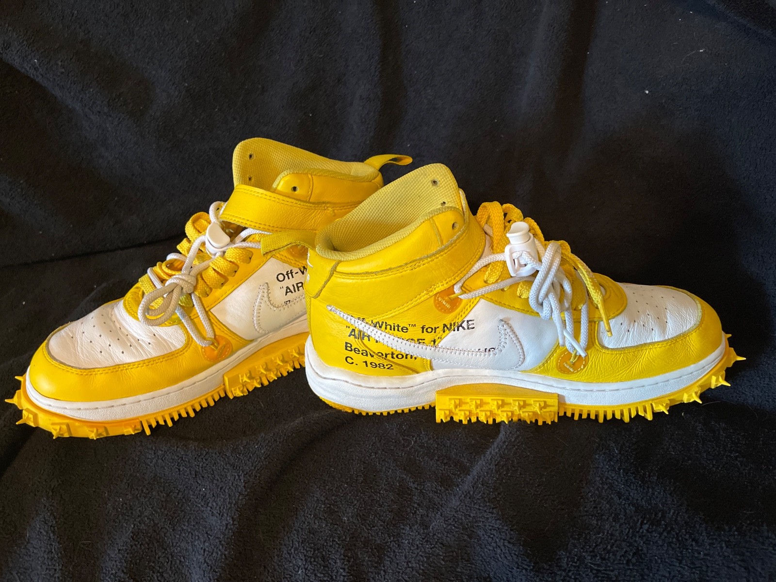 Size 9.5 Off-White x Nike Air Force 1 SP football cleats