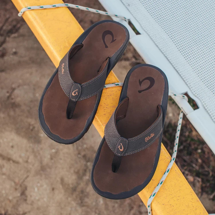 OLUKAI Men’s ‘Ohana Summer Beack Deck Sandals Boat Flip Flops DARK JAVA/RAY