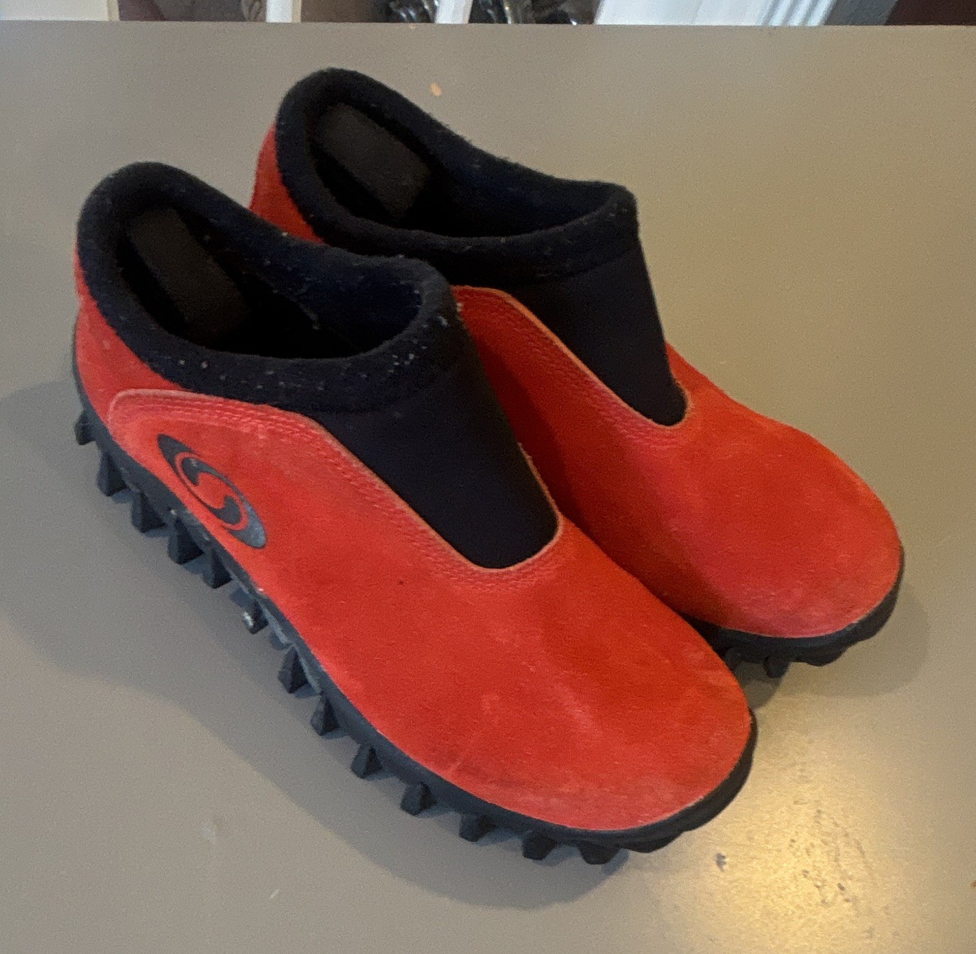 Salomon Men’s Low Top Slip-On Suede Athletic Sneakers Red/Black Rubber Lug