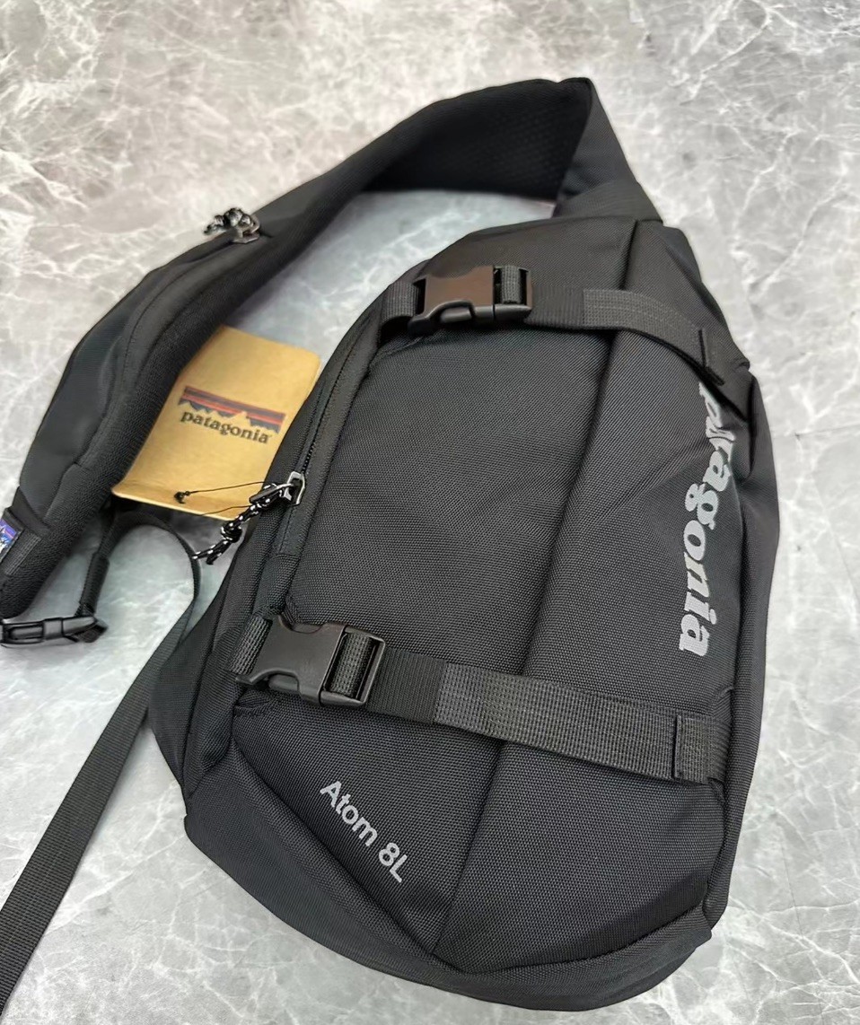 Patagonia NWOT Atom Sling 8L Crossbody/Backpack. Black Hiking Pouch
