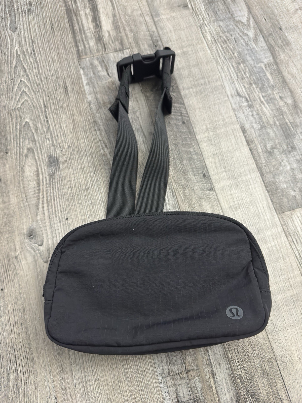 Lululemon Bags Everywhere 1L Black Logo Inner Pockets Adjustable Waist Belt
