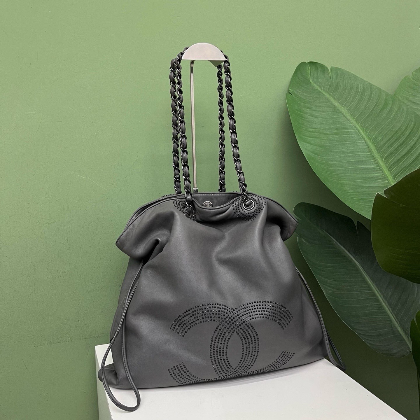 Chanel Pre-Owned Authentic Luxury Handbag 45*39*2 Free Tracked Shipping