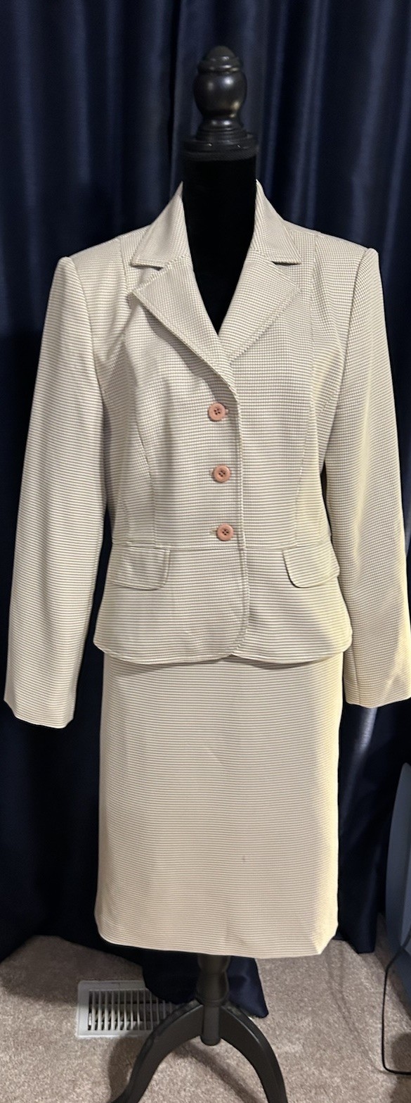 JH Collectables Suite Size 16 – Beige & White Plaid 2 Pc Jacket & Skirt
