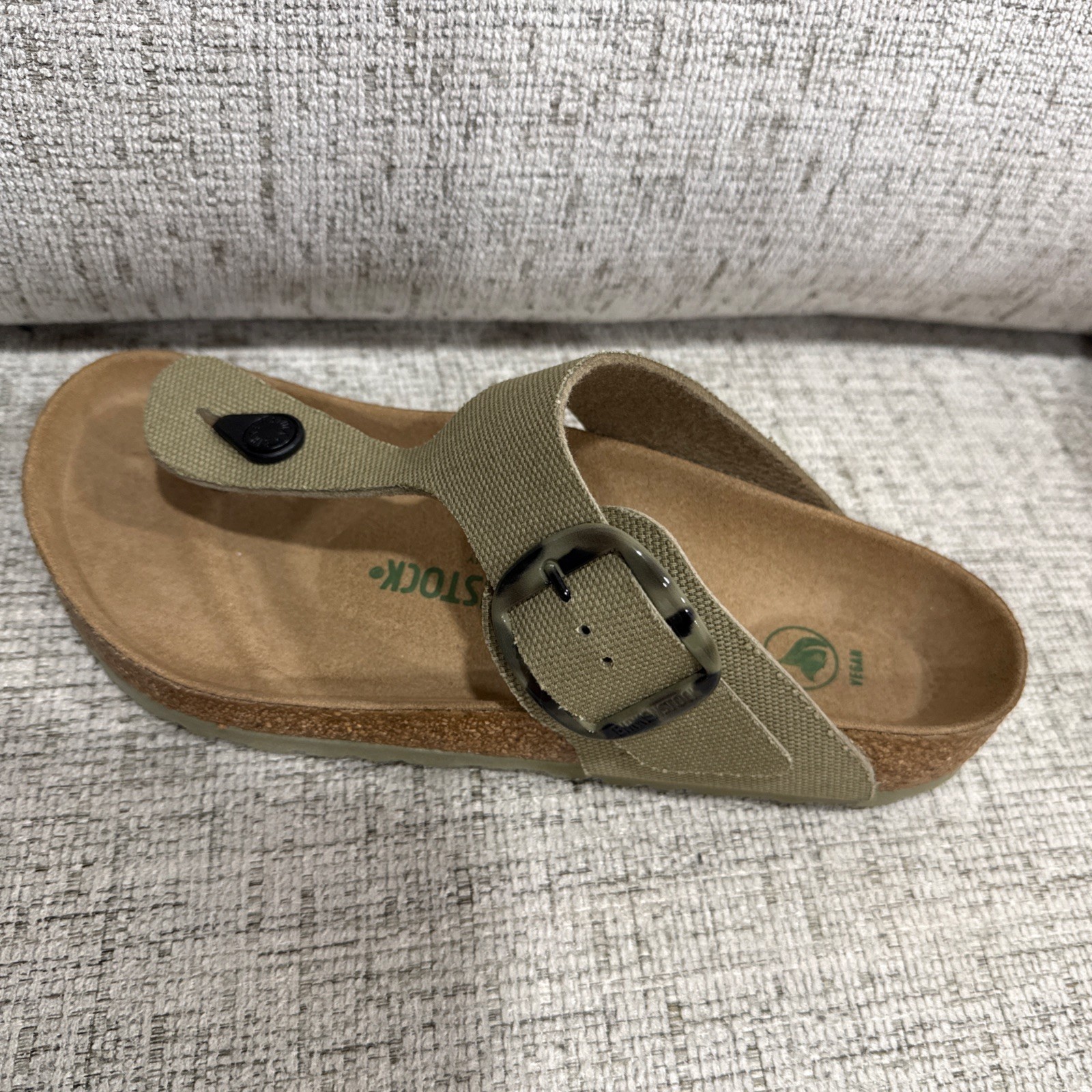 Birkenstock NWOB Gizeh Big Buckle Rivet Logo Faded Khaki Textile Vegan size 39