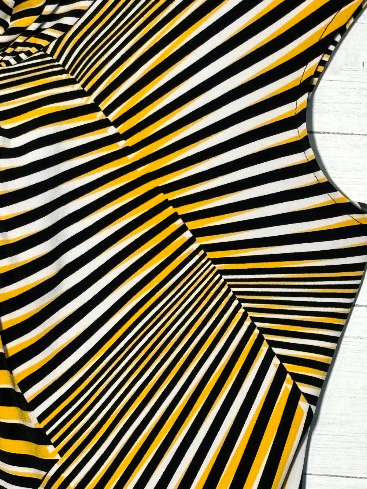 Worthington Stretch Shirt Sz M 8-10 Yellow Black Geometric Sleeveless Top Blouse