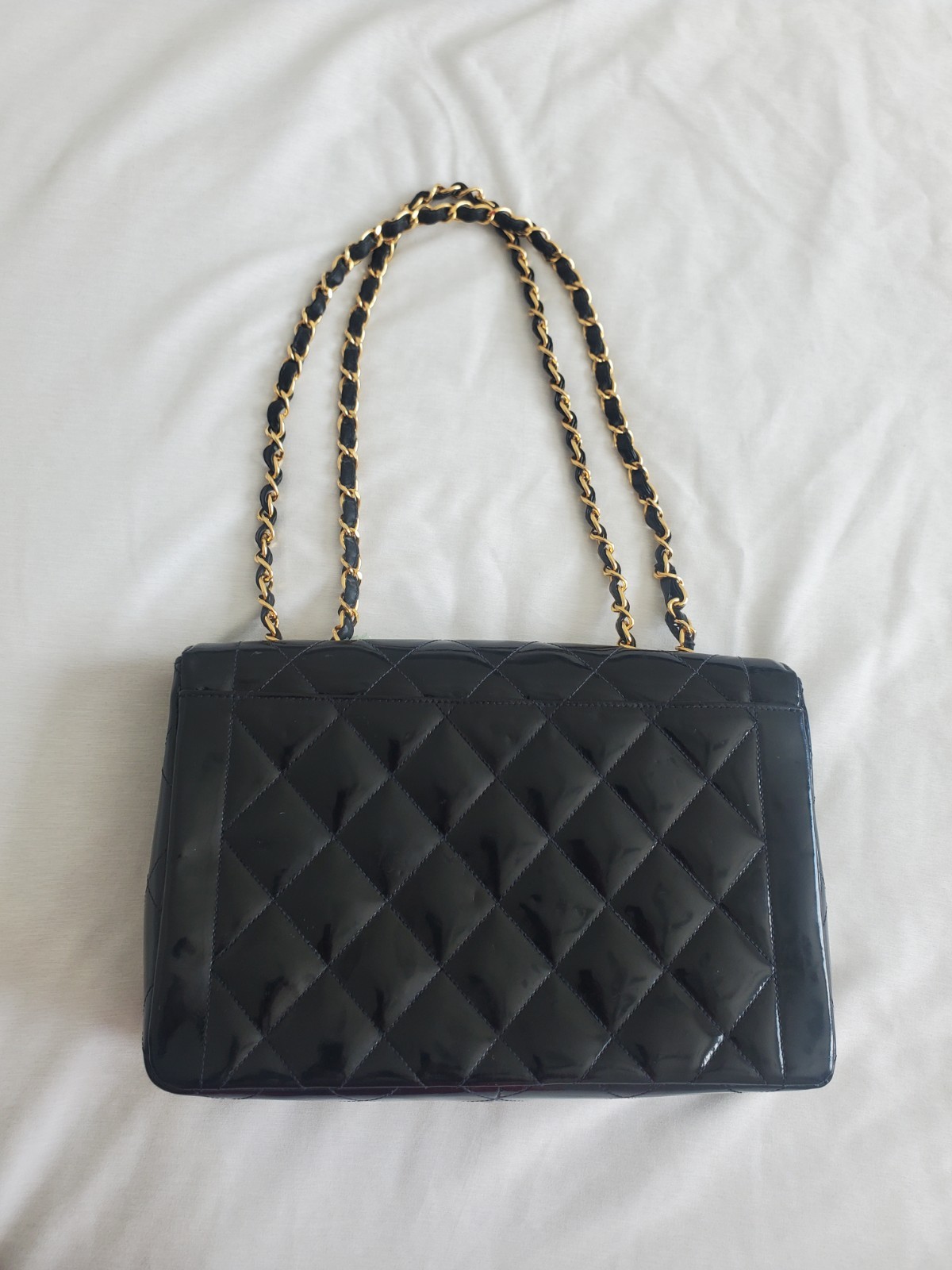 CHANEL Black Shoulder Bag 24k Gold Chain Strap CC Logo in Pattent Leather