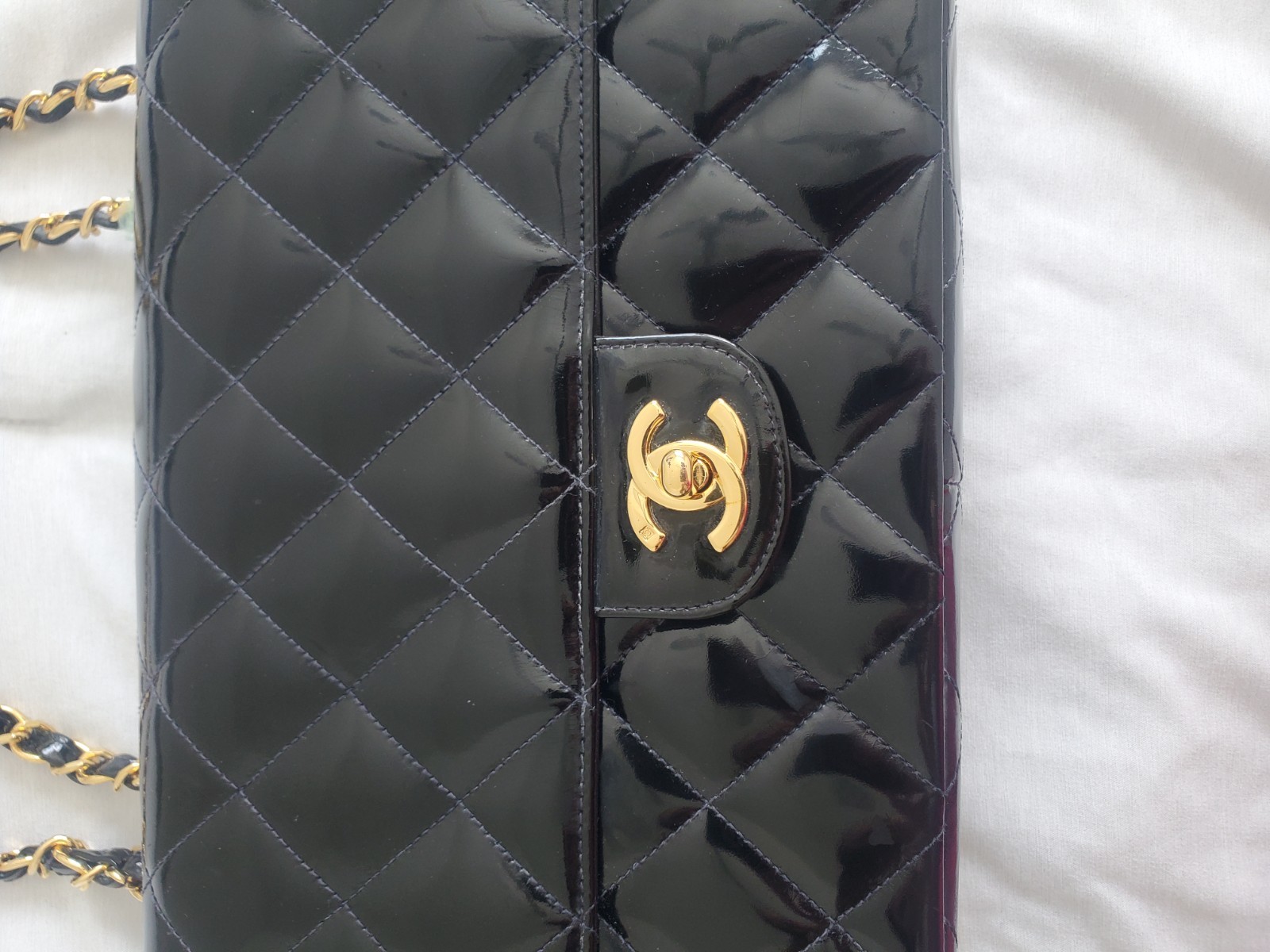 CHANEL Black Shoulder Bag 24k Gold Chain Strap CC Logo in Pattent Leather