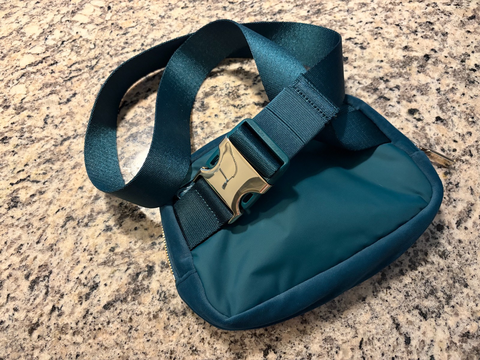Lululemon Everywhere Belt Bag 1L Velour Jasper Green / Gold