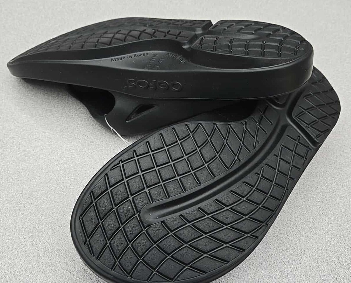 OOFOS Unisex OOriginal Thong Sandal Flip Flop, Adult, Medium (Classic Black)