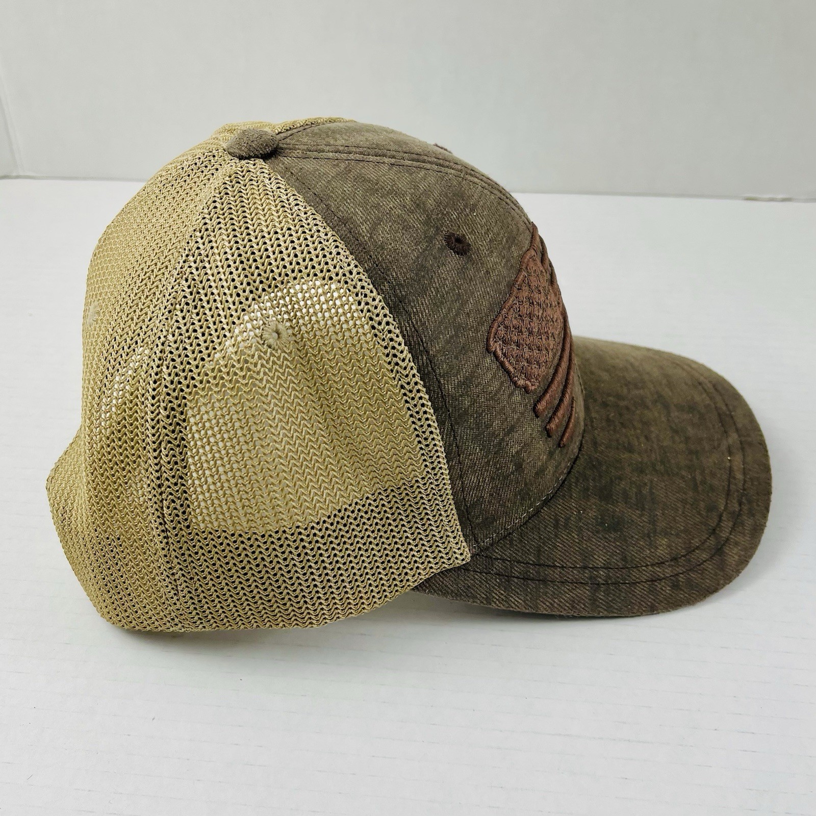 Ariat Snapback Flexfit 110 Men Trucker Cap Hat Brown Mesh Patriot Embroided Flag