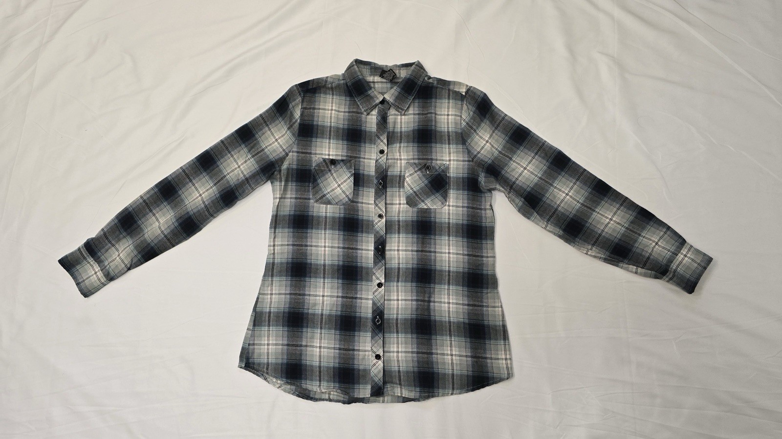 Disney Women’s L Blue/Gray/White Plaid Peter Pan Button-Up Shirt Pockets flannel