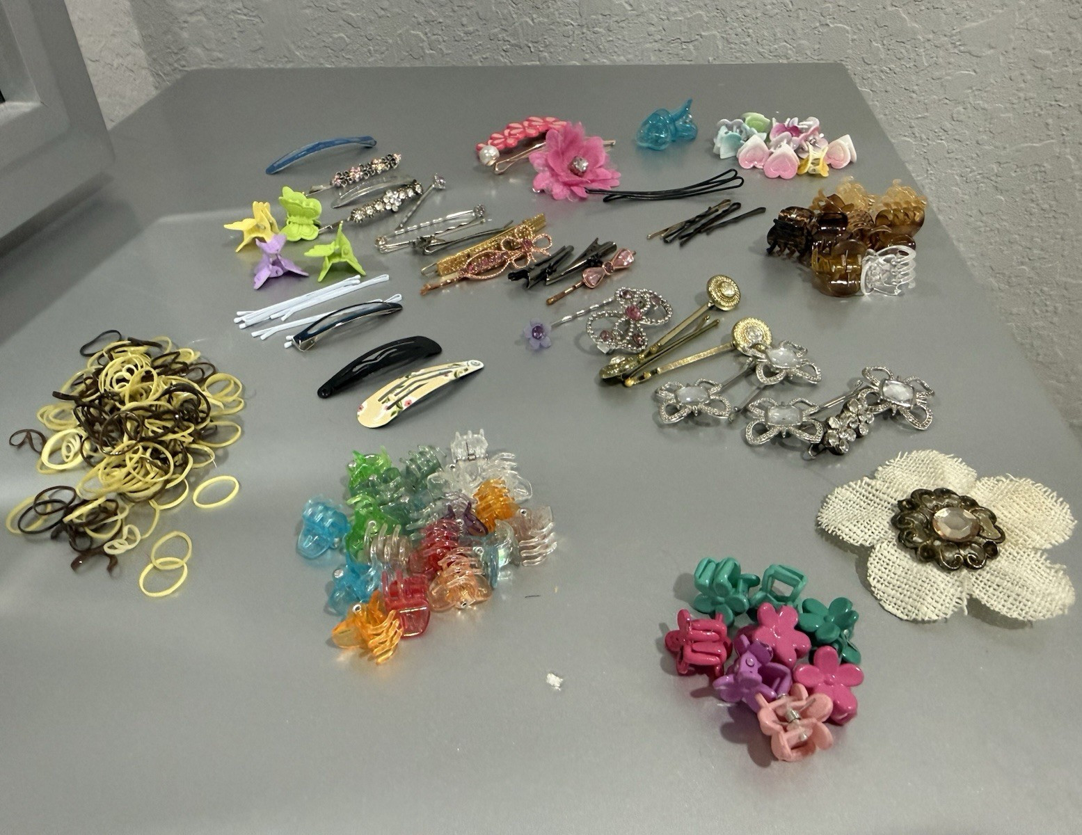 Mixed Hair Accessories Lot Clips Barrettes Claw Clips Bobby Pins Floral Decor