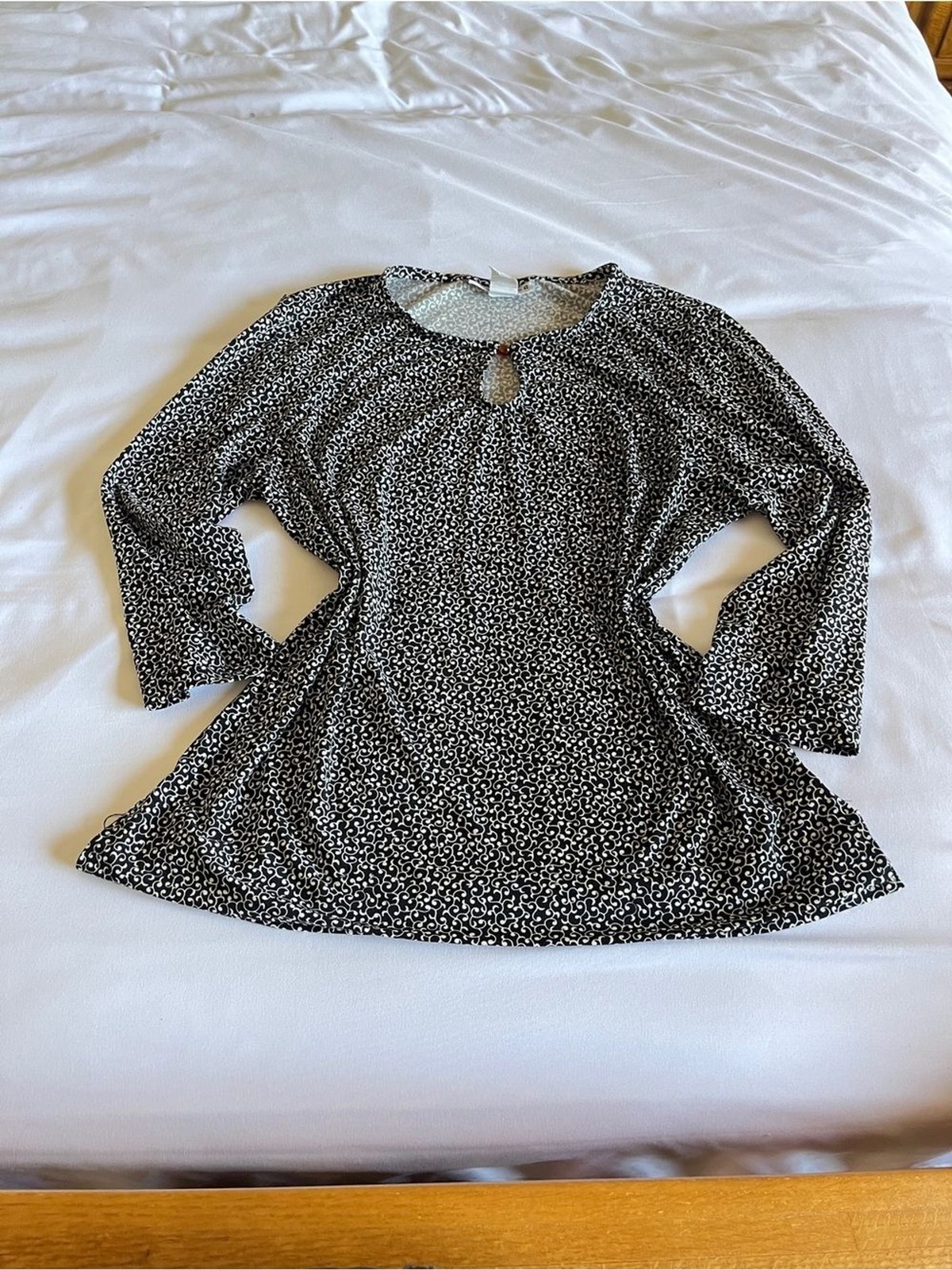 Sag Harbor Black & White Swirl Printed Long Sleeve Blouse Keyhole Size Medium