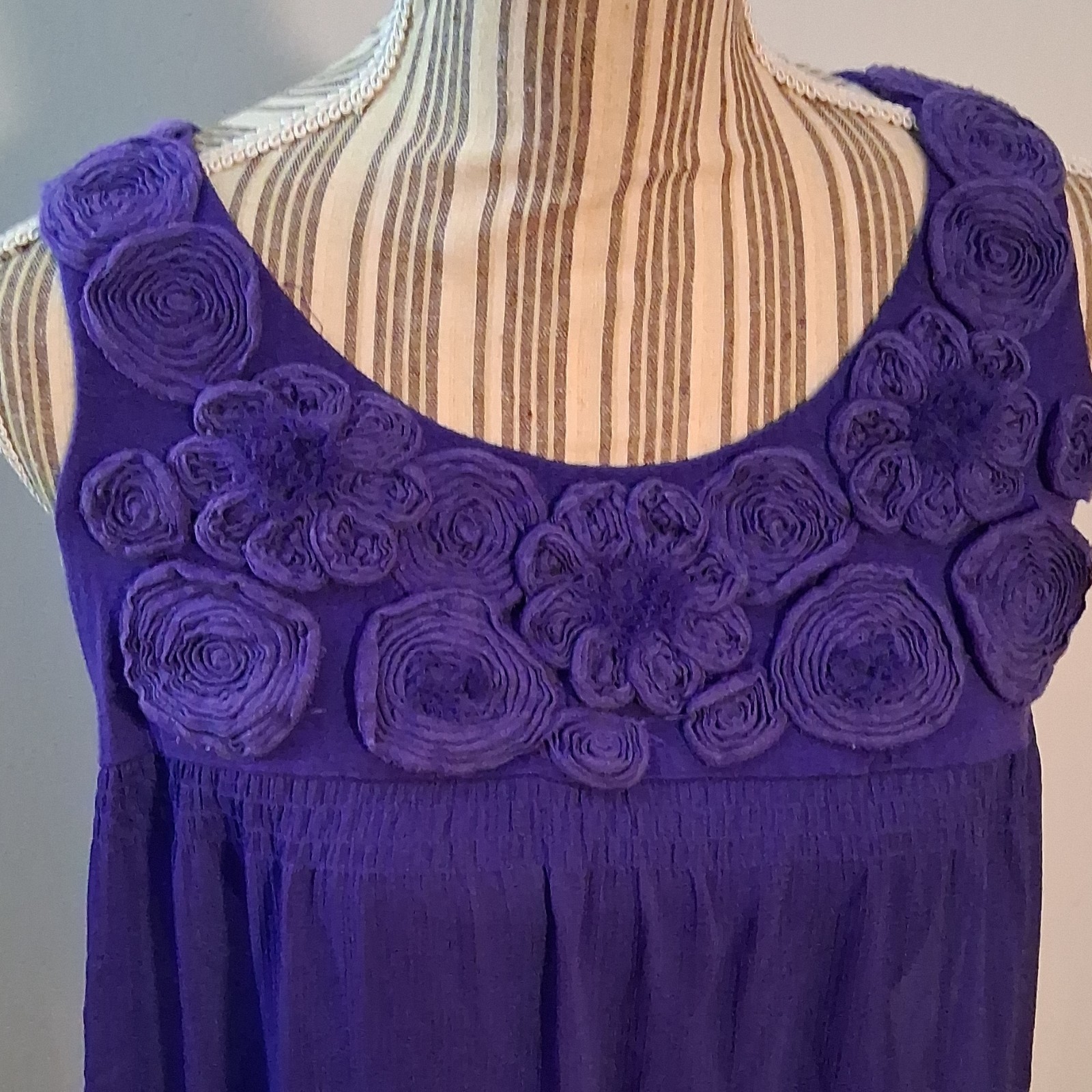 ECI New York Women’s Purple Scoop Neck Sleeveless Floral Applique Tank Top S