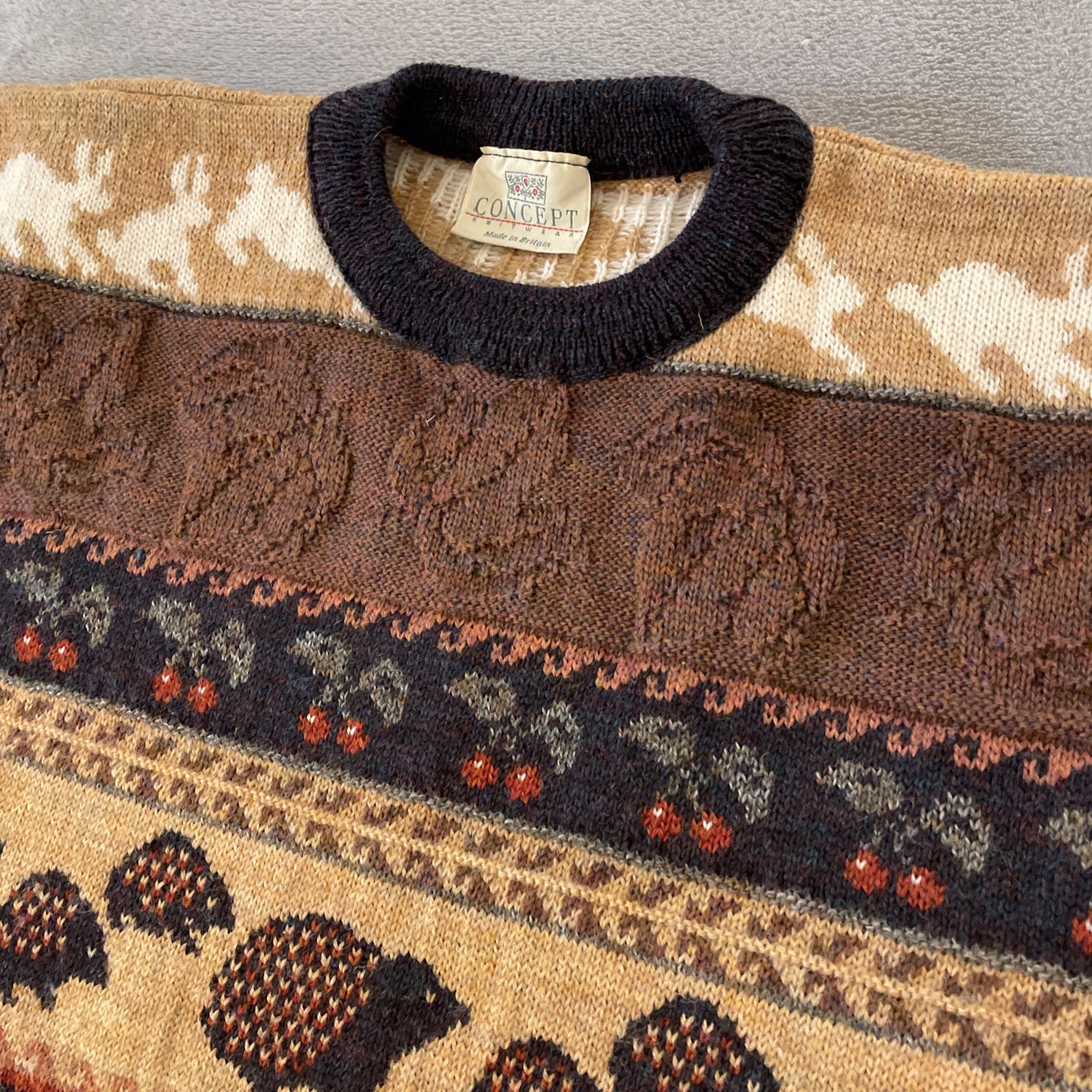 Vintage Concept Knitwear Wool Jumper Made In Britain Adult XL Skunks Hedgehogs