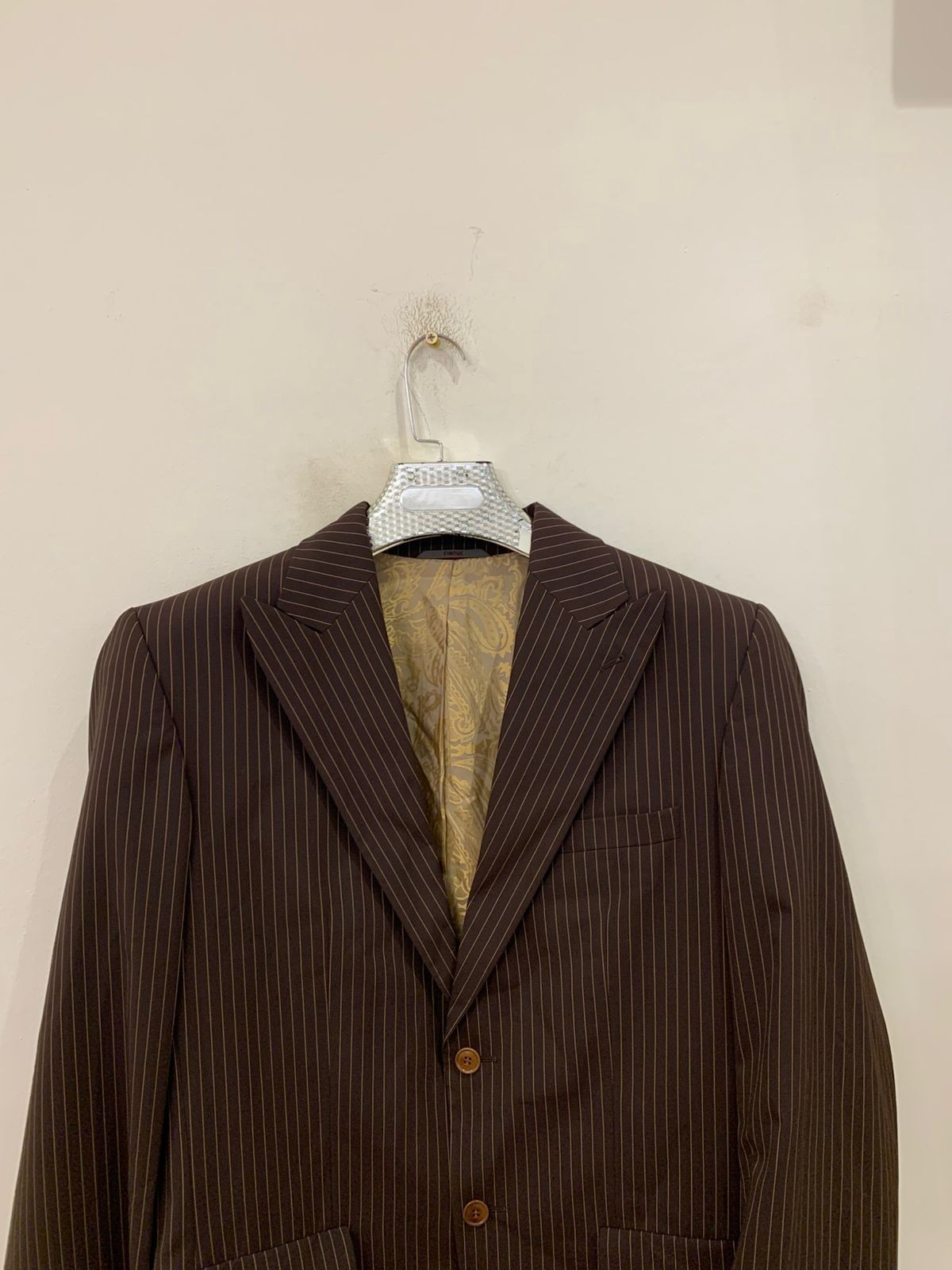 Vintage wool blend classic peak lapel brown striped 2 button suit 40L