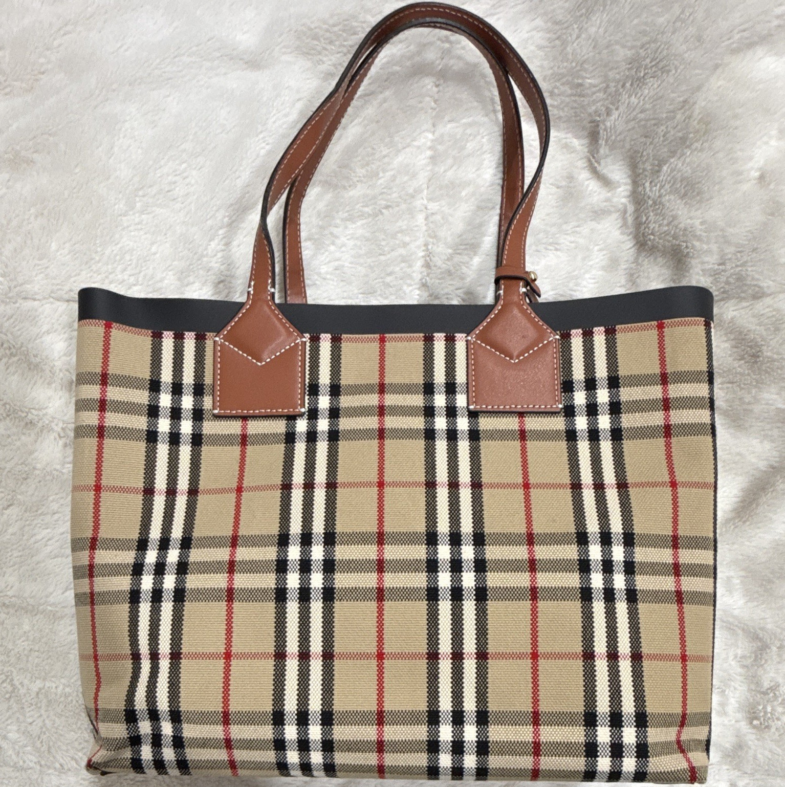 Burberry House Check London Tote Medium