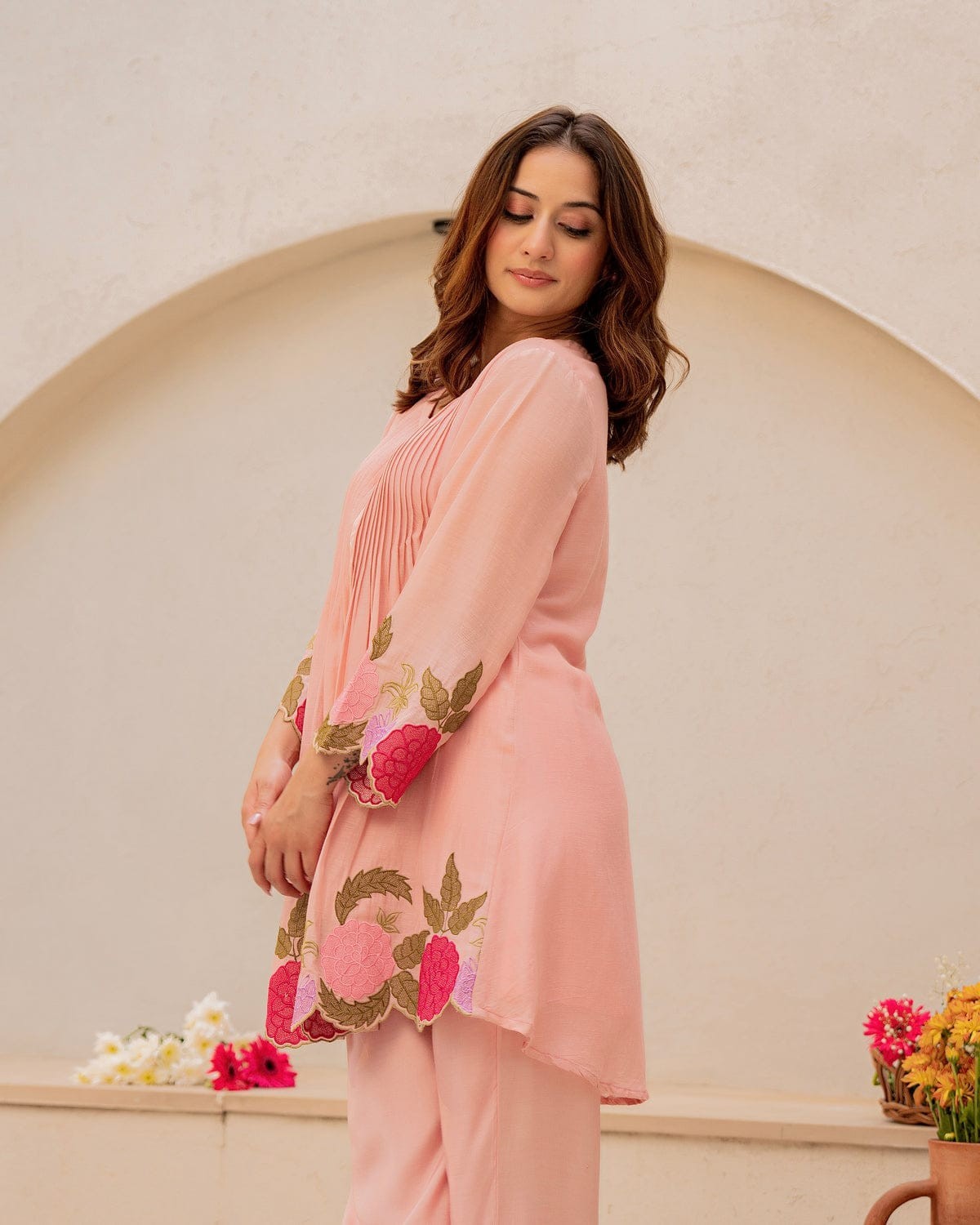Women Floral Embroidered Kurta Pant Set A-Line Kurti Casual Ethnic Outfit