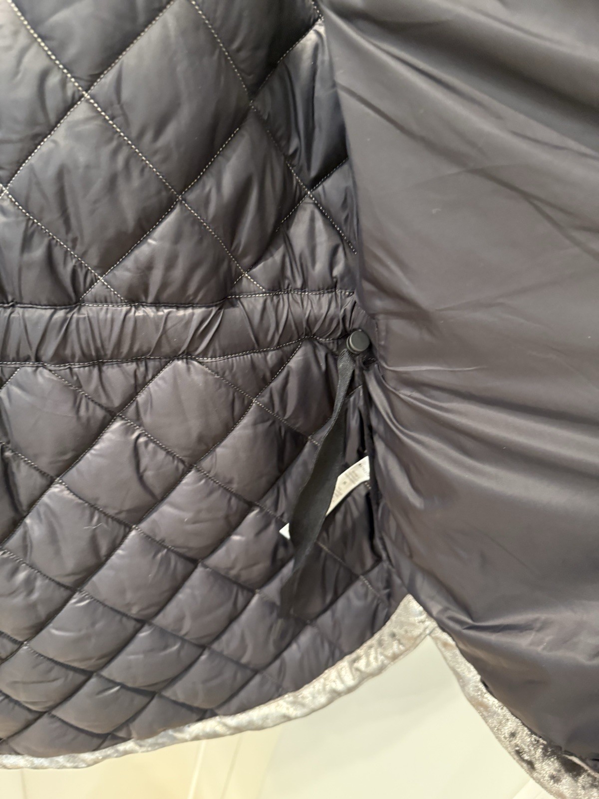 Athleta Whisper Featherless Vest Size XS Quilted Silver Metallic Velvet Puffer