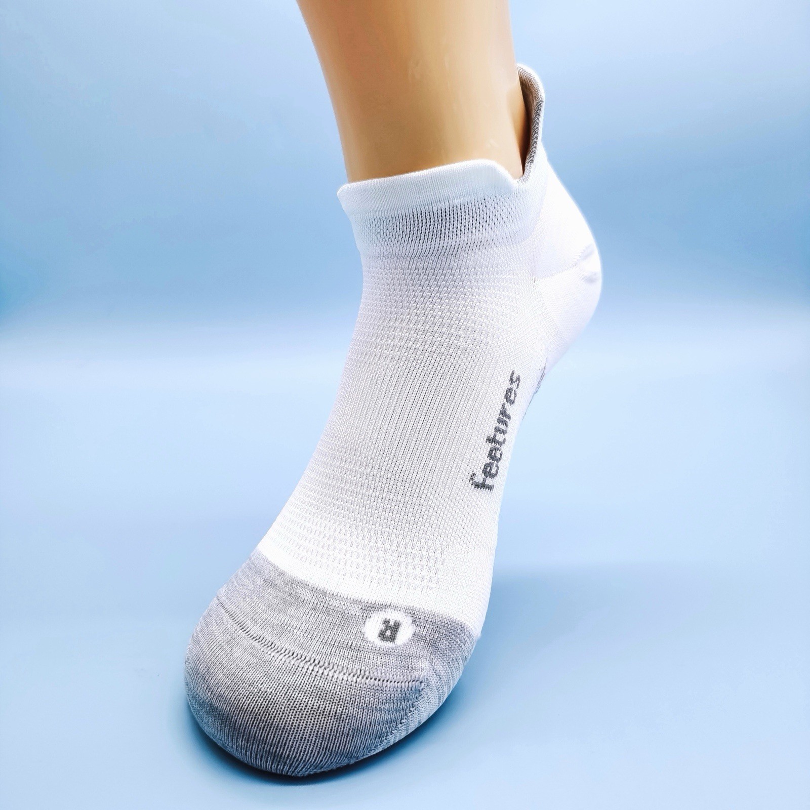 3 Pairs Feetures Elite Light Cushion No Show Tab Socks Medium – Unisex