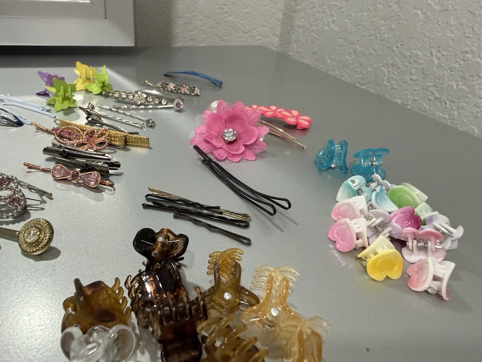 Mixed Hair Accessories Lot Clips Barrettes Claw Clips Bobby Pins Floral Decor