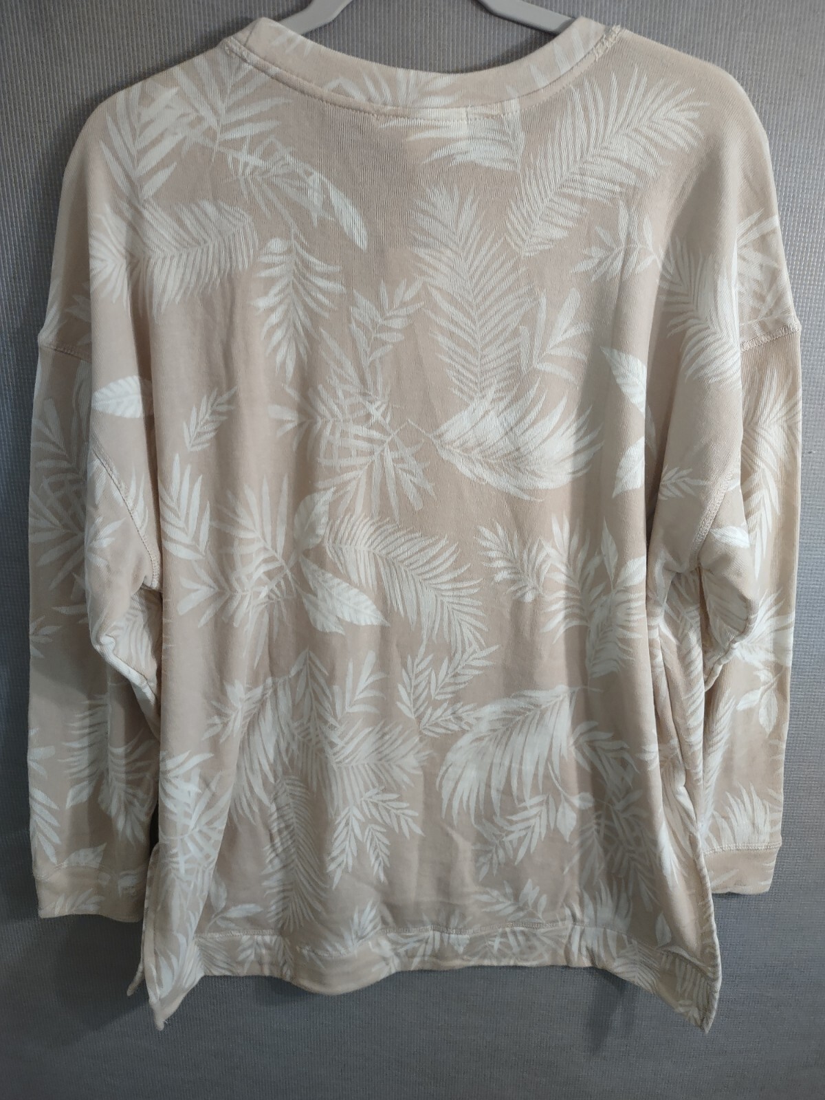 New Fern Print Sweater Very Very Soft And Stretchy Machine Washable Size Large