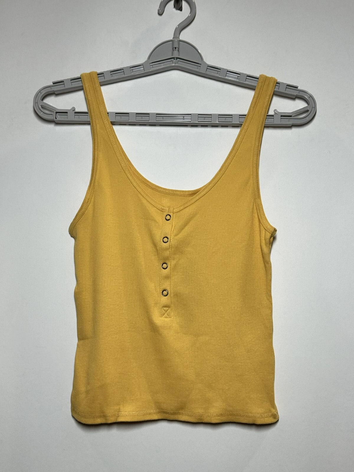Wild Fable Women’s Round Neck Ribbed Snap Placket Tank Top – Spicy Peach XS