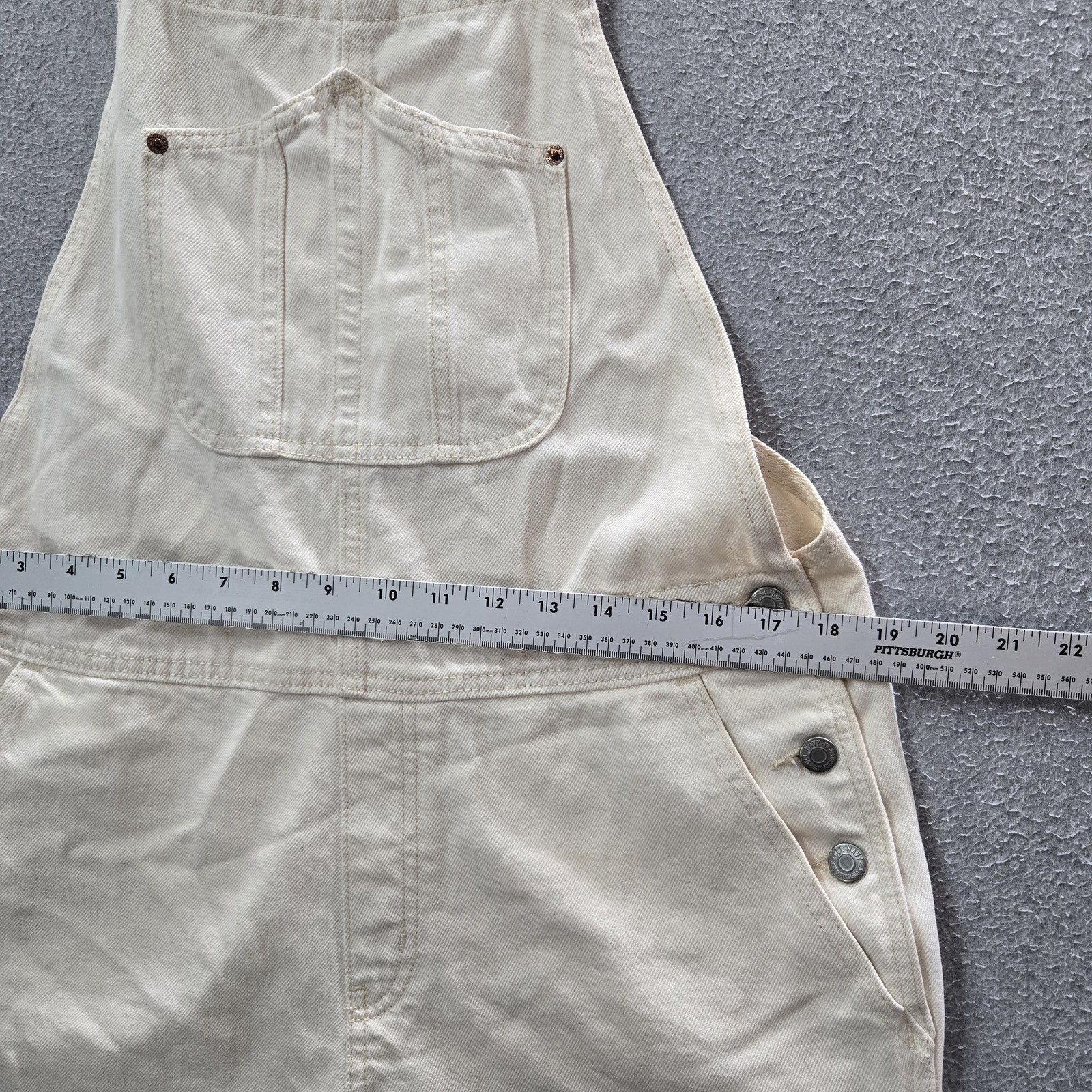 Old Navy Women Shorts L Beige Overalls Twill Overall Shorts Button 4.5″ Inseam