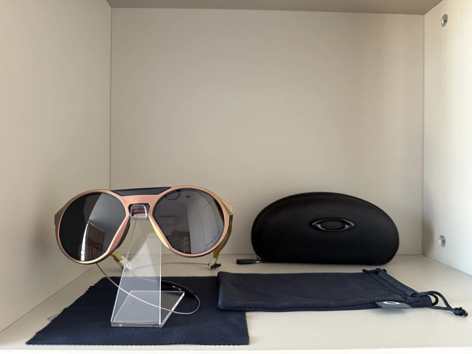 Oakley Clifden OO9440 PRIZM Black Lens Matte Gradient Frame Side Shield Hiking S