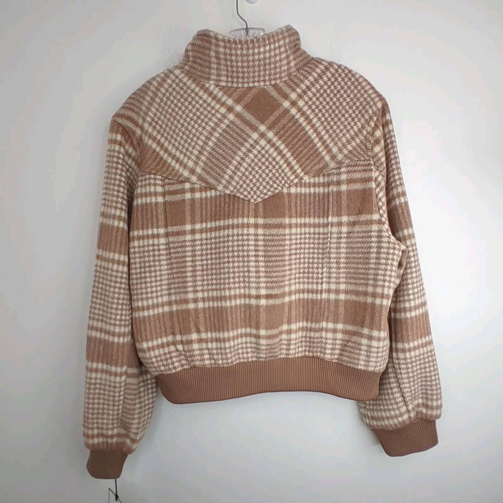 Bagatelle Women’s Large Jacket Plaid Beige White Cropped Fleece Zip Up New
