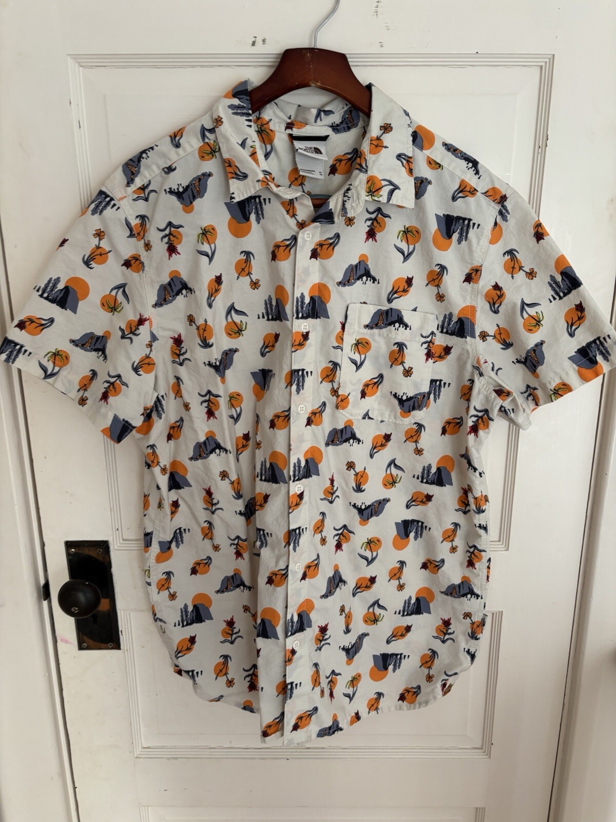 The North Face Desert Sun Flowers Mens Gray SS Shirt Size XL Button Down