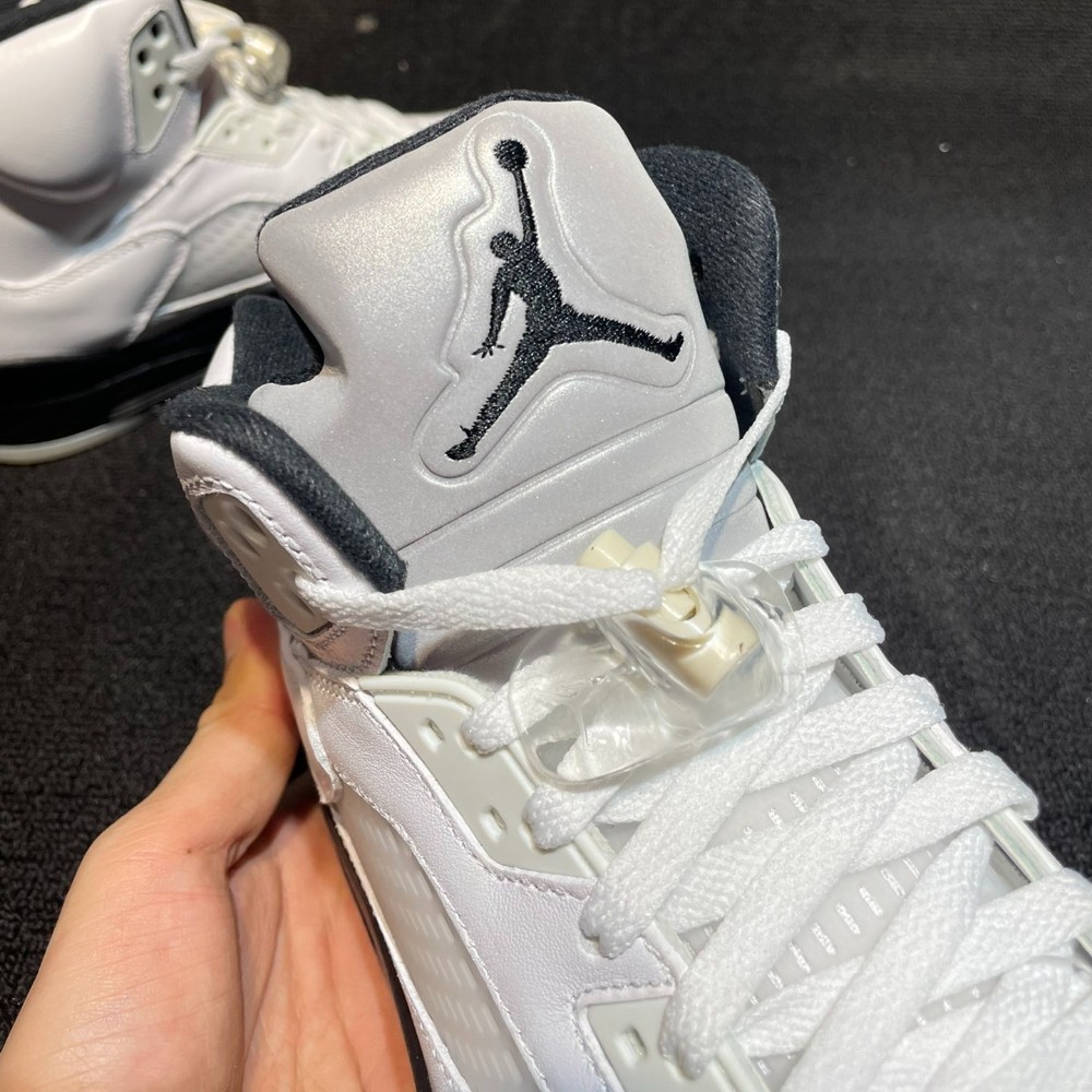 DD0587-110 AJ 5 Retro “White and Black” Men’s Sneakers New
