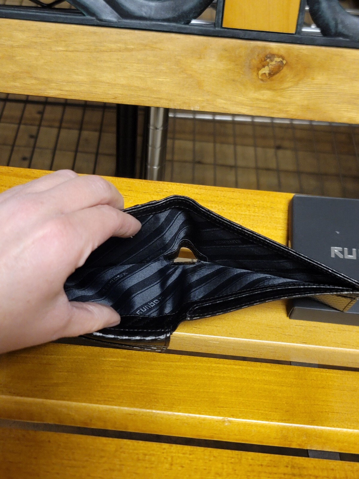 Runbox RFID Slim Wallet – Leather – New With Giftbox..