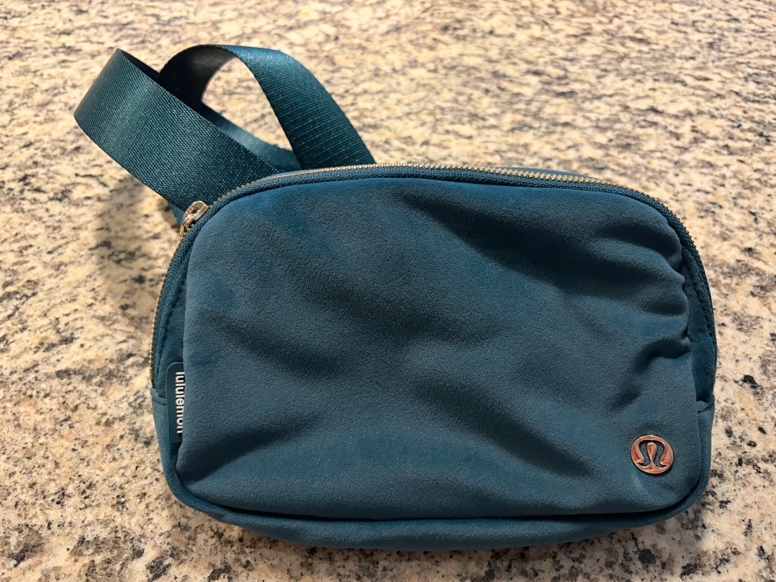 Lululemon Everywhere Belt Bag 1L Velour Jasper Green / Gold