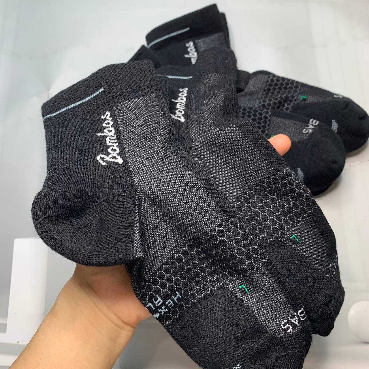 Bombas Men’s Quarter Socks 4 Pair Pack Black Green Size M Medium L Large New