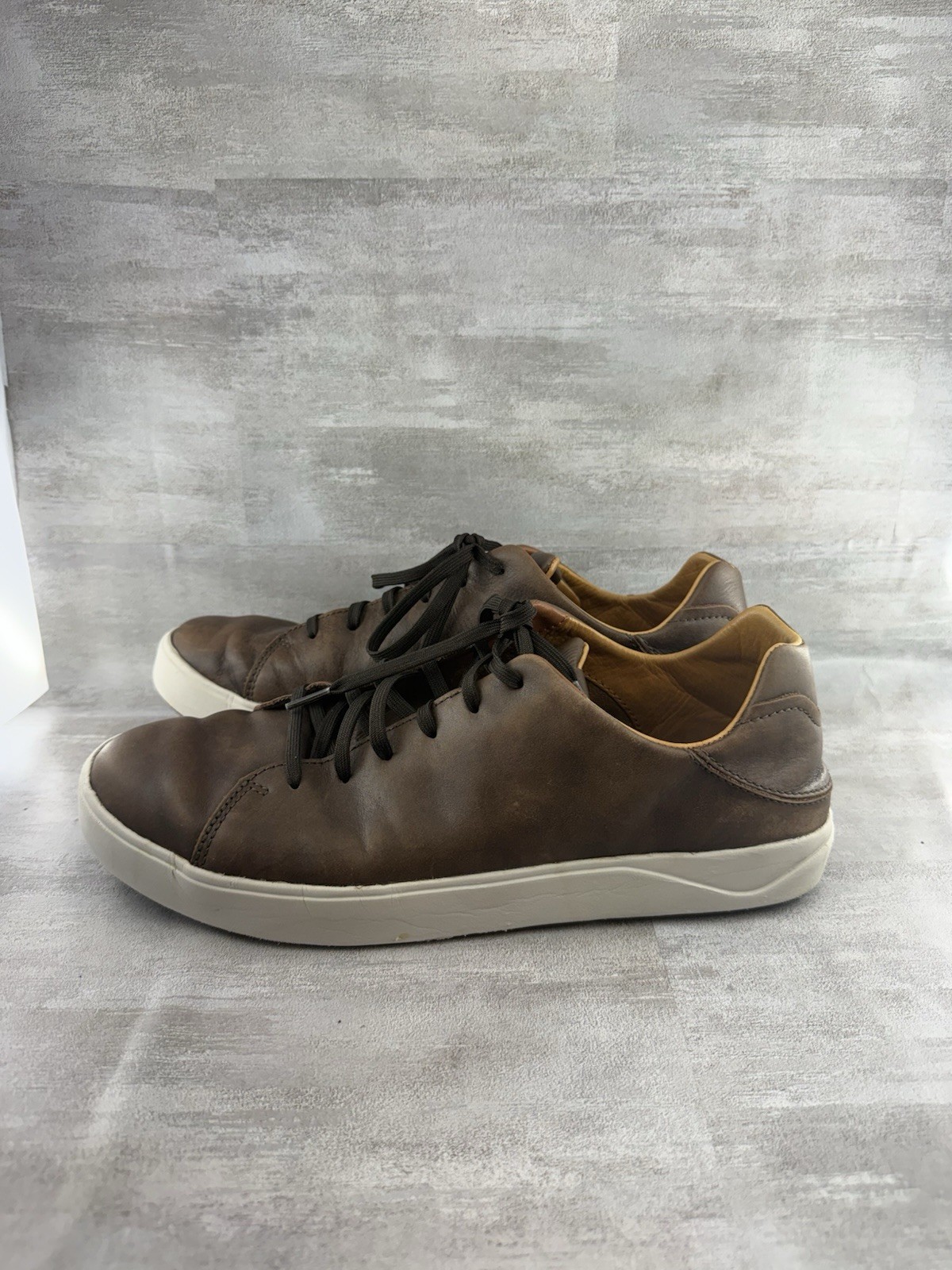 Olukai Lae’ahi Li ‘Ili Men’s Stone Brown Leather Sneakers Sz 12 US M