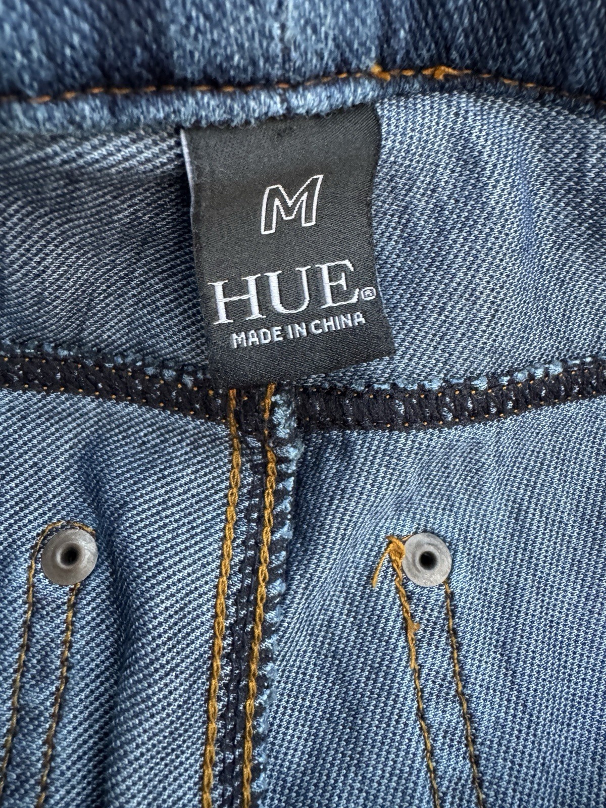 HUE Size M NWOT Women’s Pull On Jegging Lightweight Jeans Stretch Inseam 28”