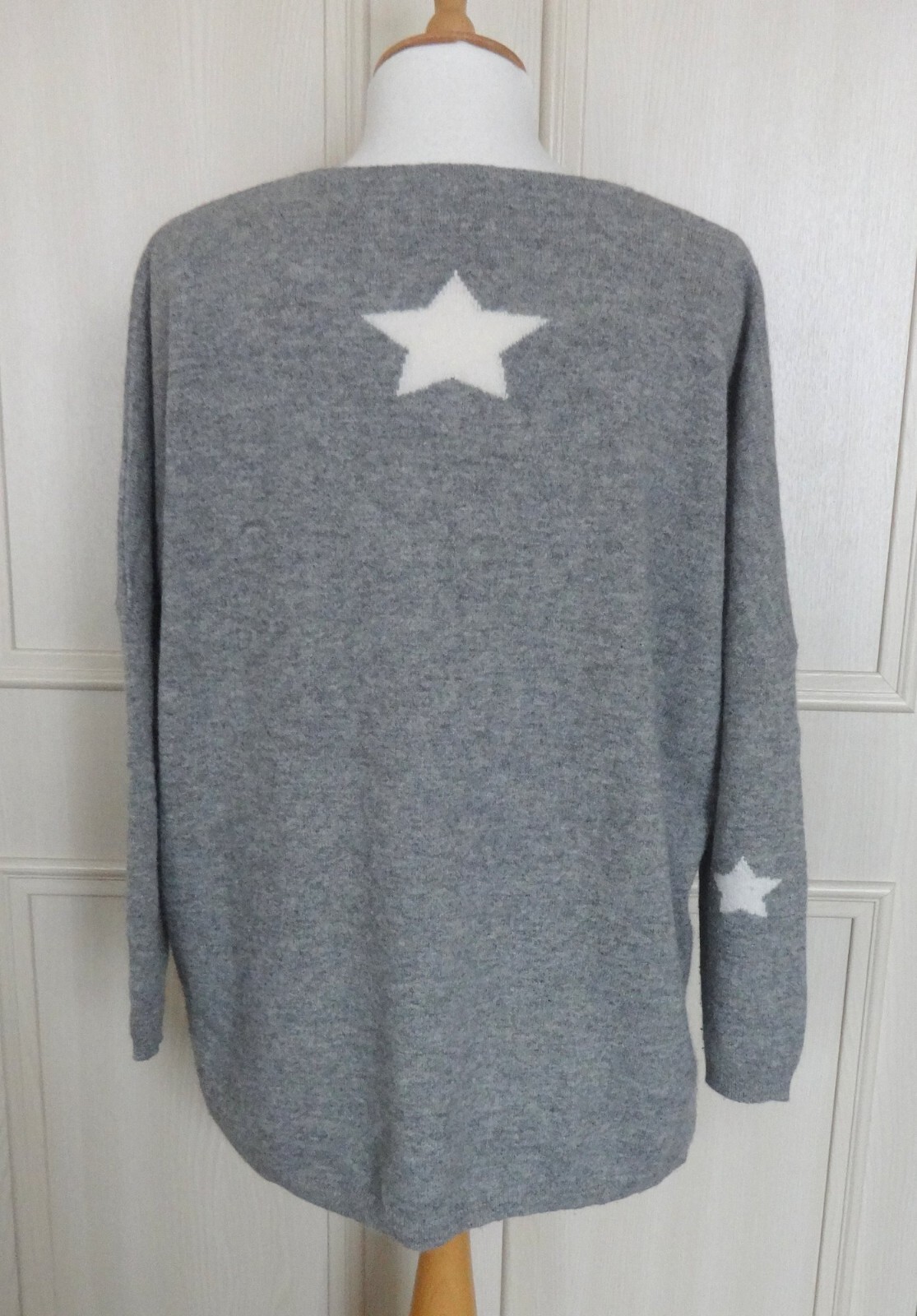By Iris Cashmere Star Design V Neck Jumper – L