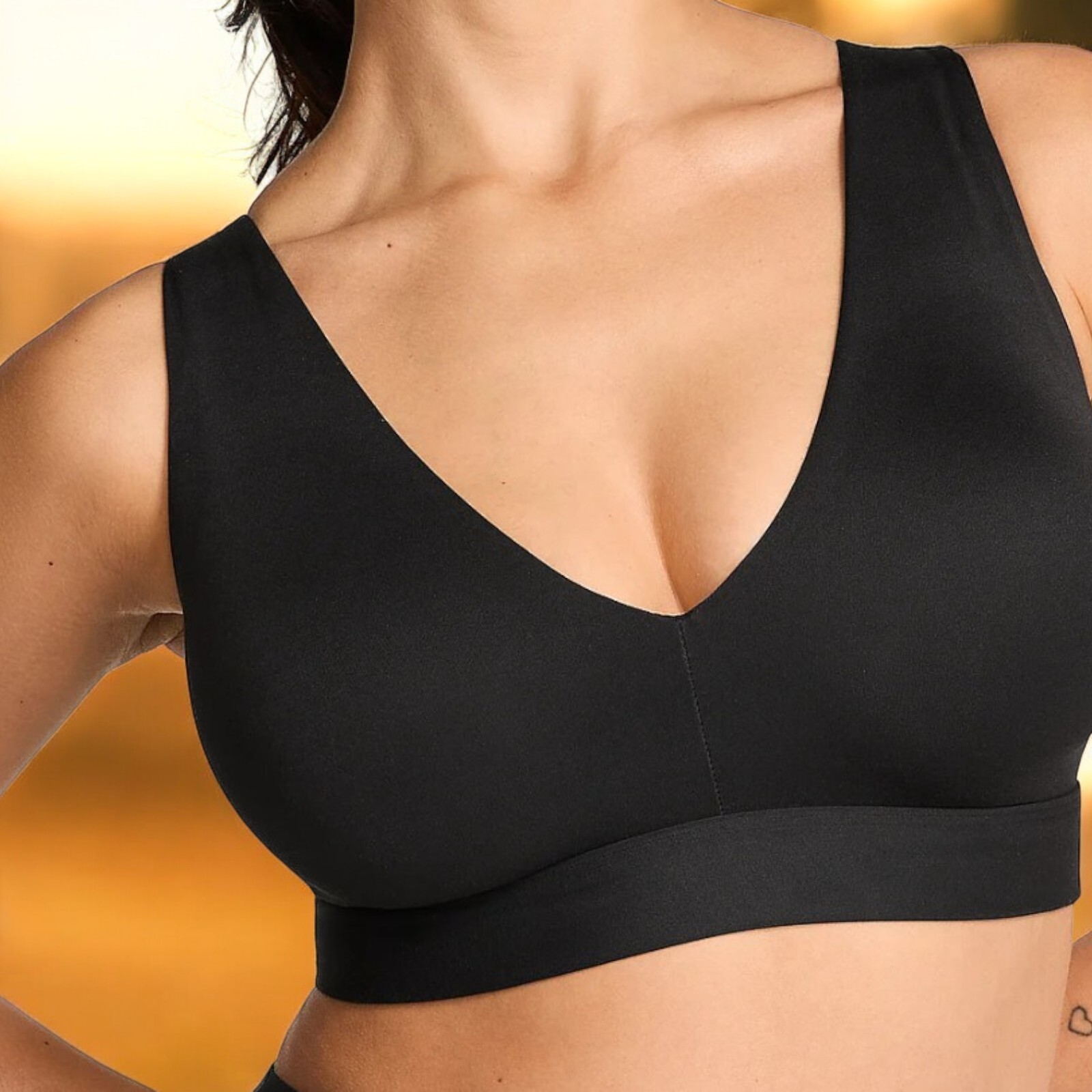 Victoria’s Secret PINK Relay Strappy Plunge Sports Bra Black or White NEW
