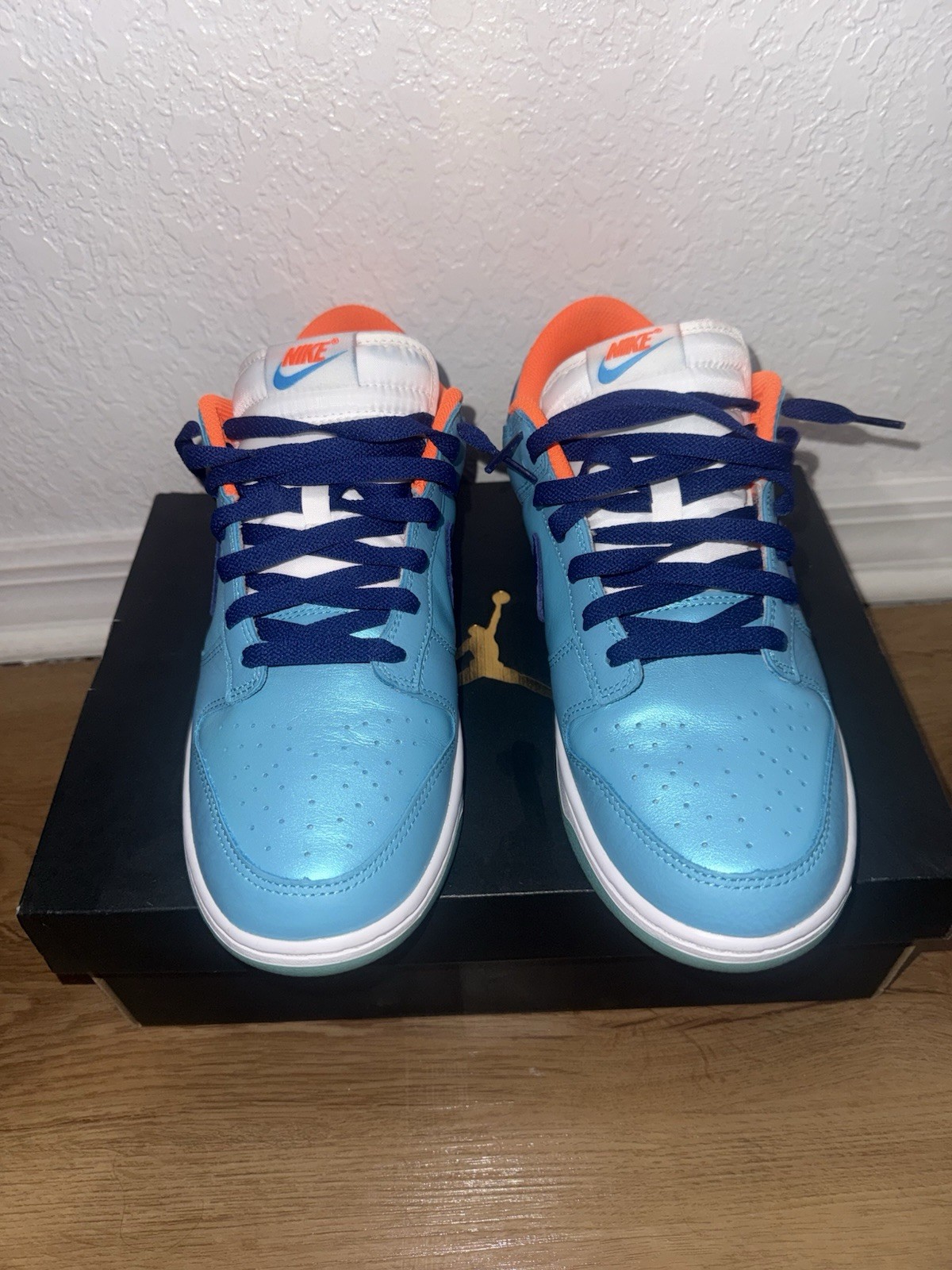 Nike Dunk Low SE in the vibrant “Baltic Blue Total Orange” colorway!