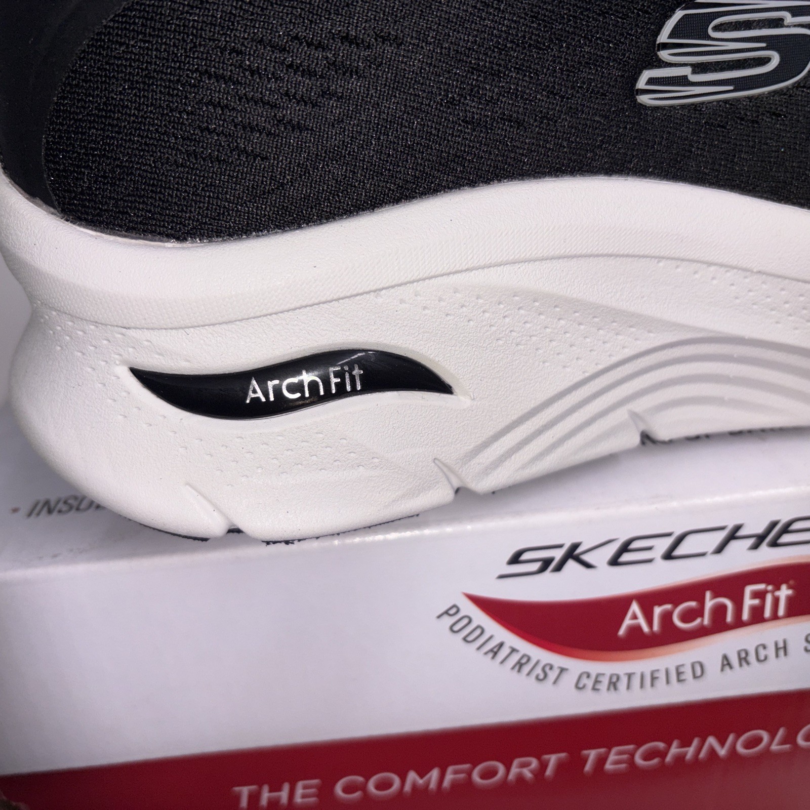 Skechers Arch Fit X Wide 232502WW/BKW Machine Washable And Extra wide.