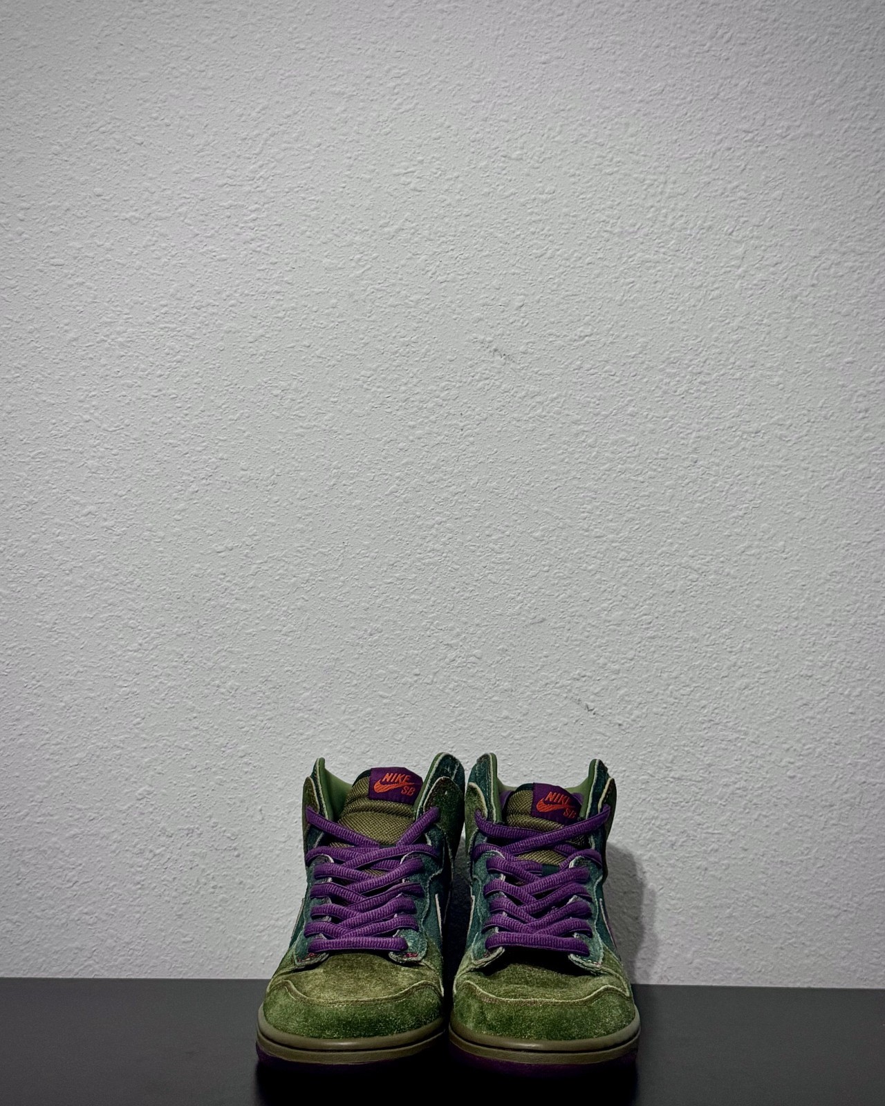 Size 9 Nike SB Dunk High Skunk 420