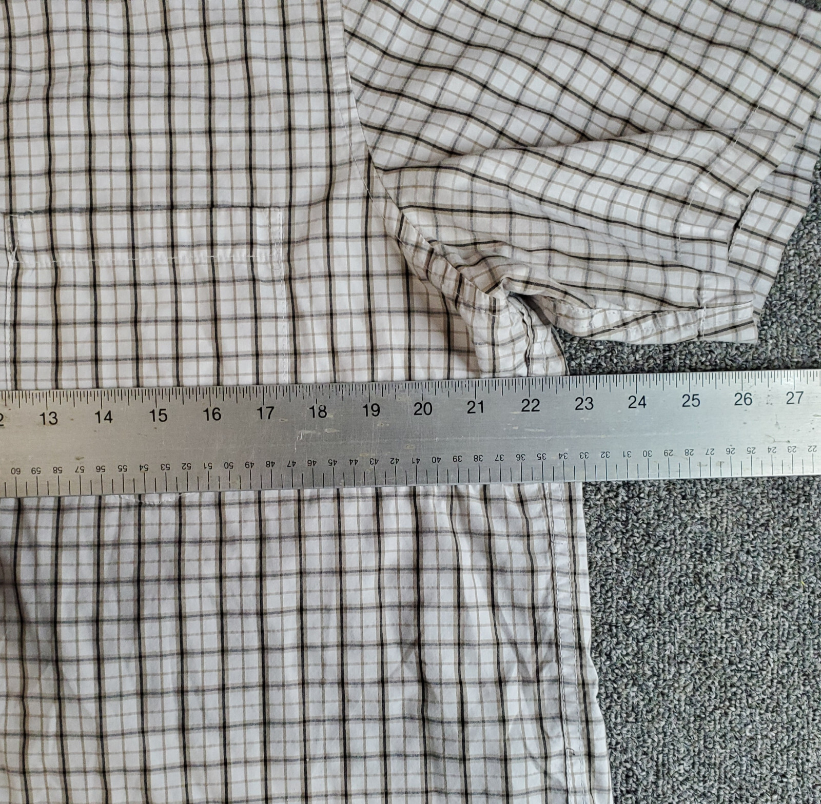 Striped Vintage Short Sleeve Button Up Mens XL Shirt Beige White Black Plaid