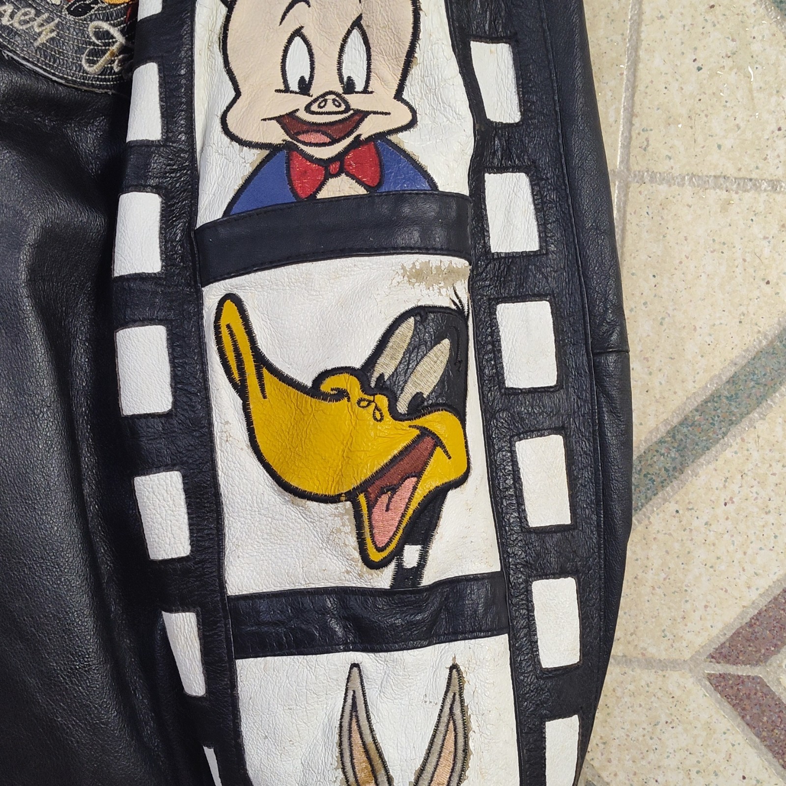 Looney Tunes Men’s XL Bomber Leather Jacket Black Graphic Print Zip 42″ Chest