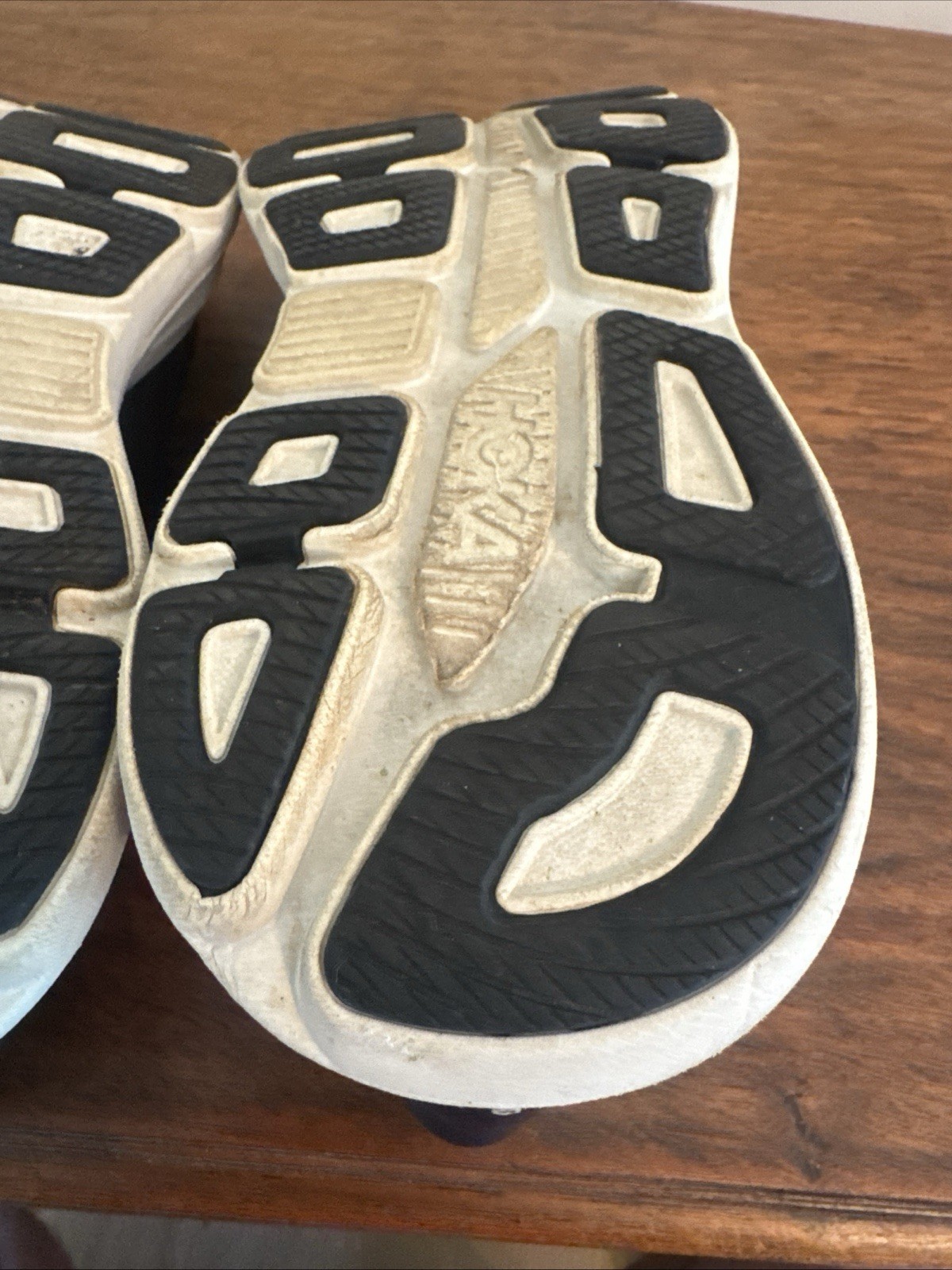 Hoka One One Bondi 9 BWHT White Black Running Shoes Sneakers Women’s Size 11B