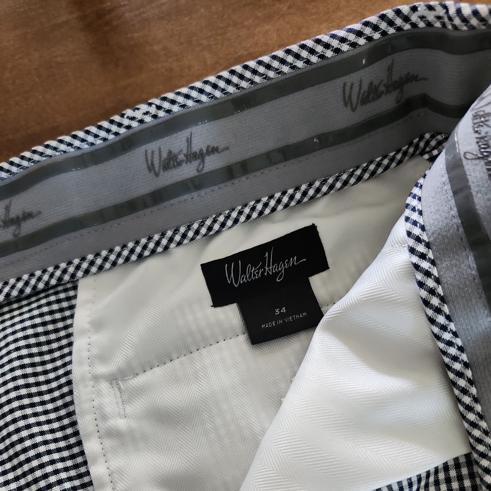 Walter Hagen Men’s Flat Front 9″ Inseam Poly Stretch Checkered Golf Shorts 34