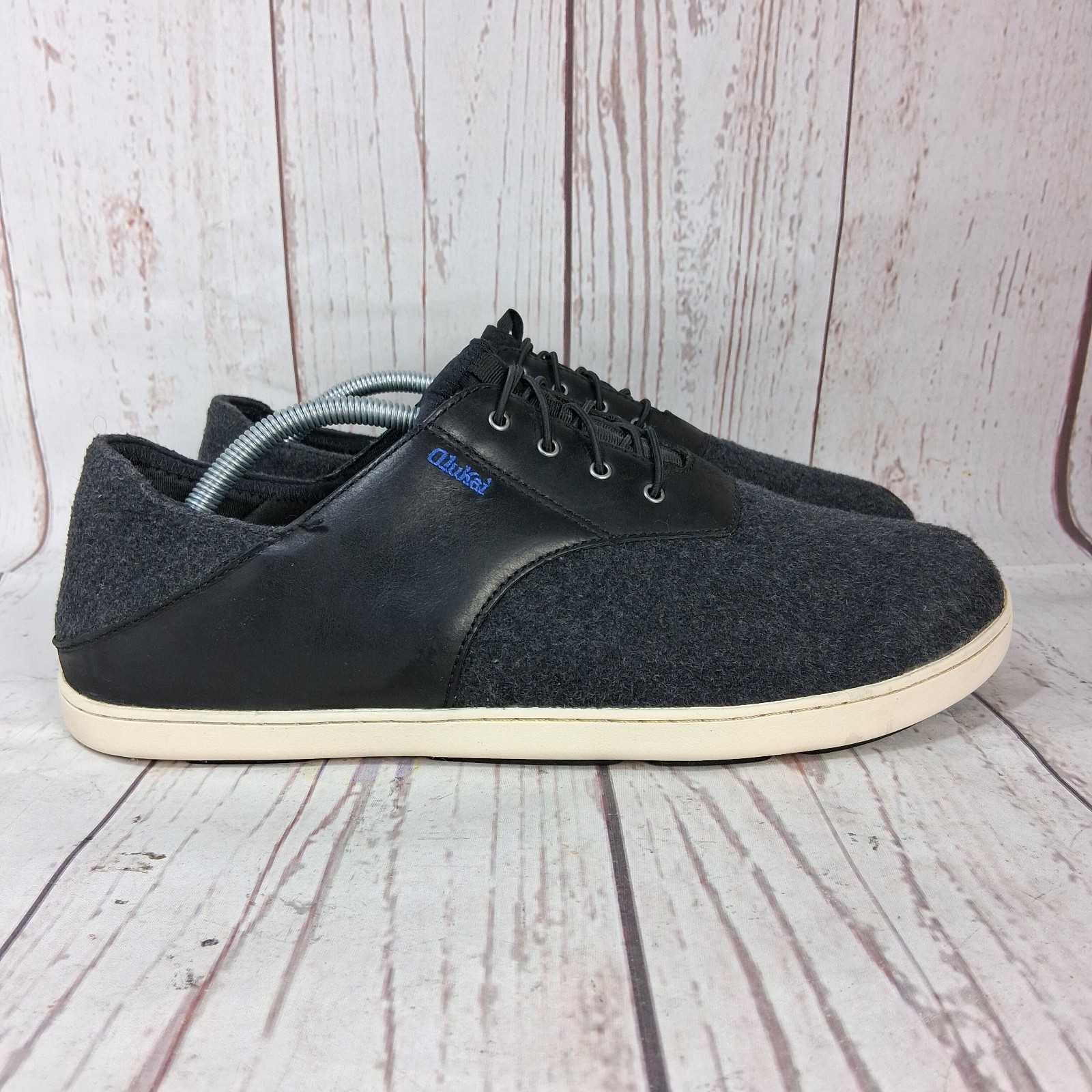 OluKai Nohea Moku Men’s Black and Gray Sneakers Size 11