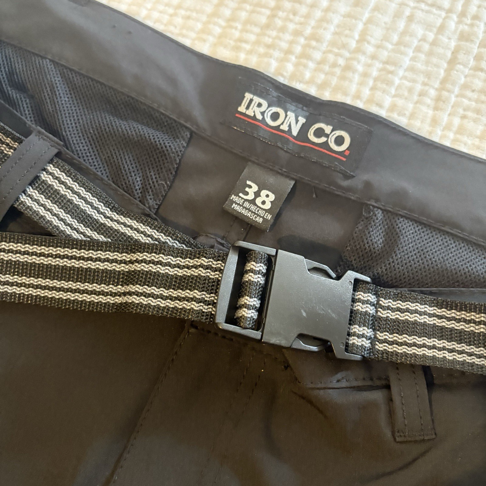 IRON CO Men’s Black Cargo Shorts Mesh Polyester/Spandex Buckle Belt Pockets
