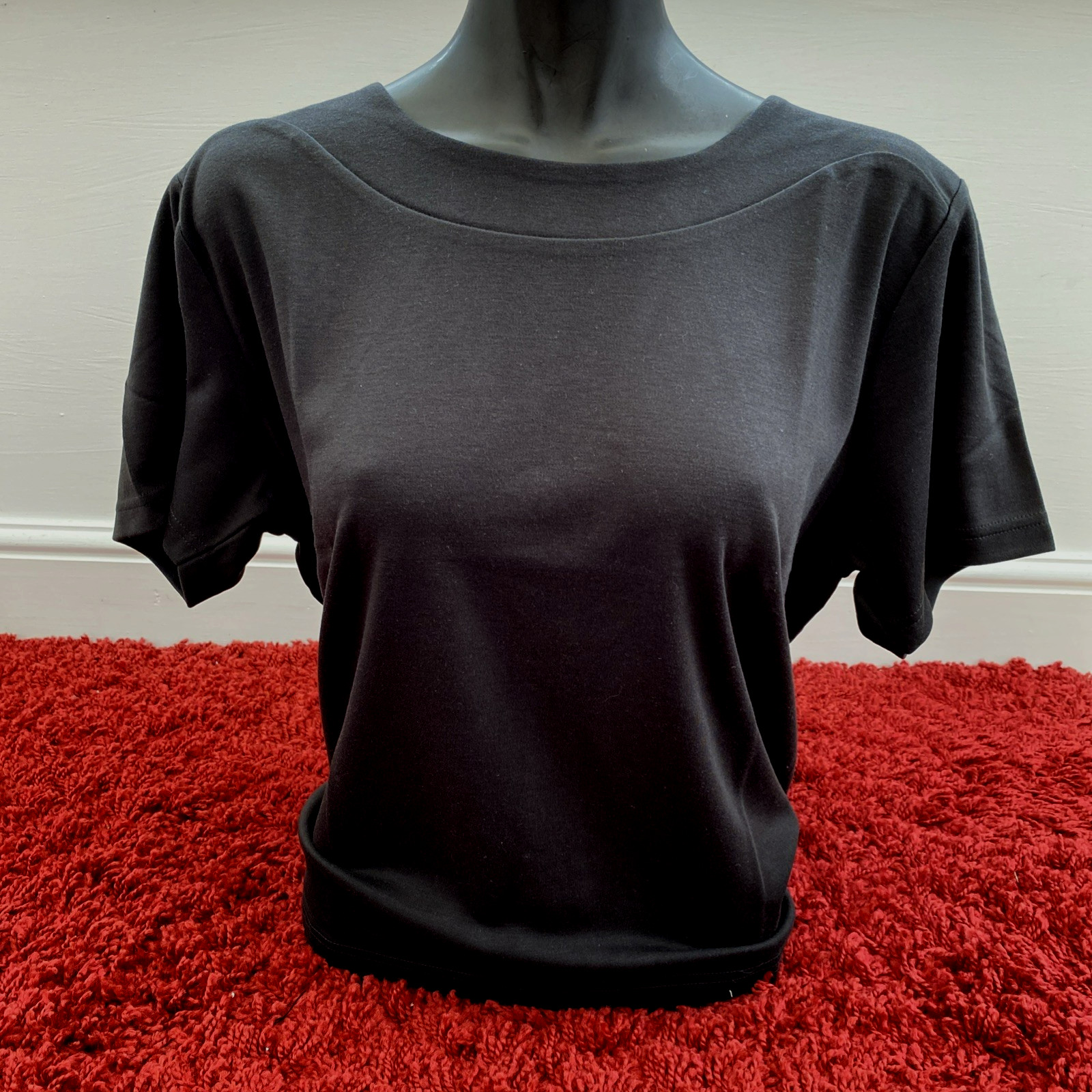 Emreco Ladies Size 20 Black T Shirt machine washable BNWT