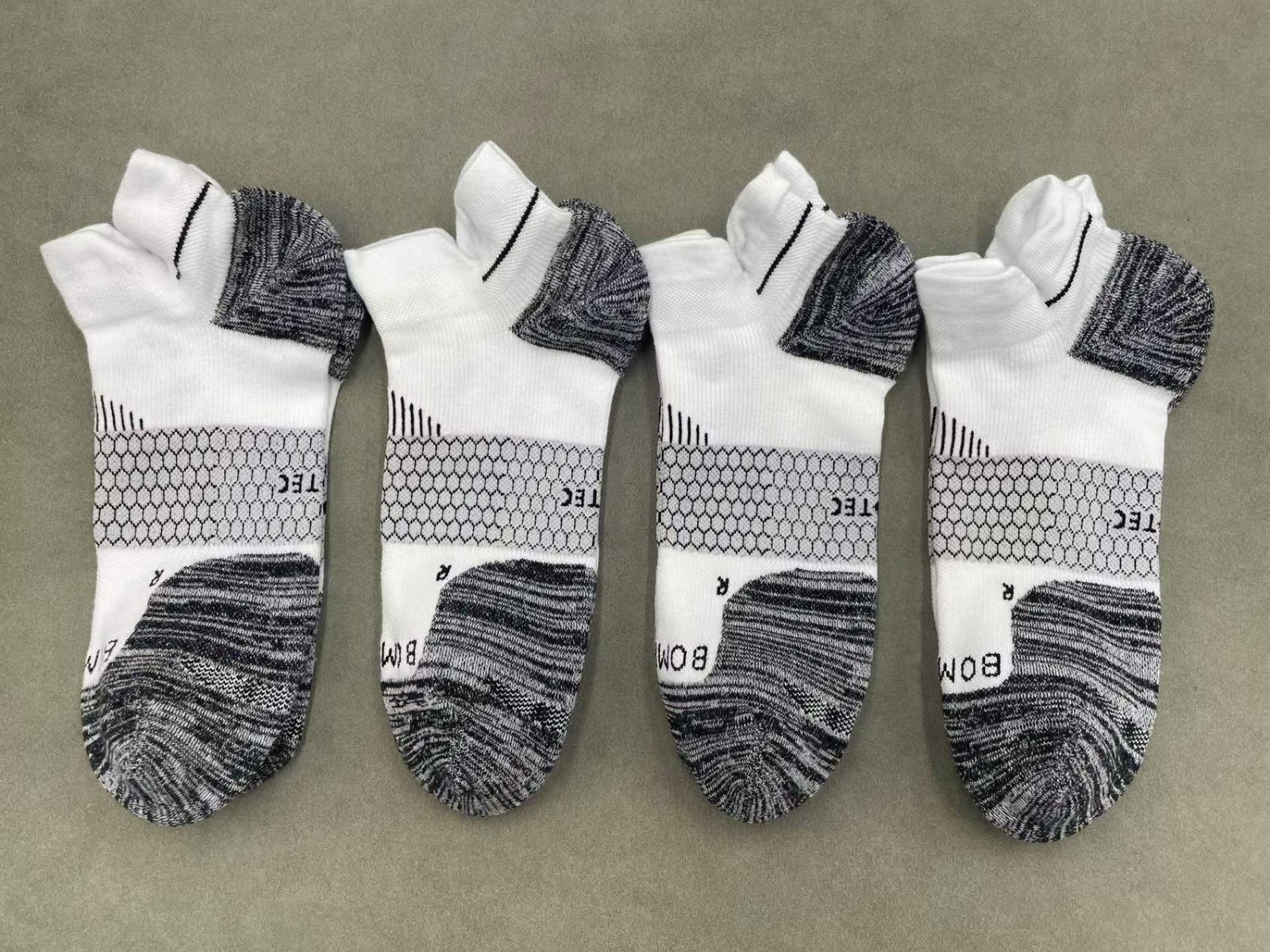 4 pairs BOMBAS Men’s All-Purpose Performance Ankle socks Size Large 9-13 white